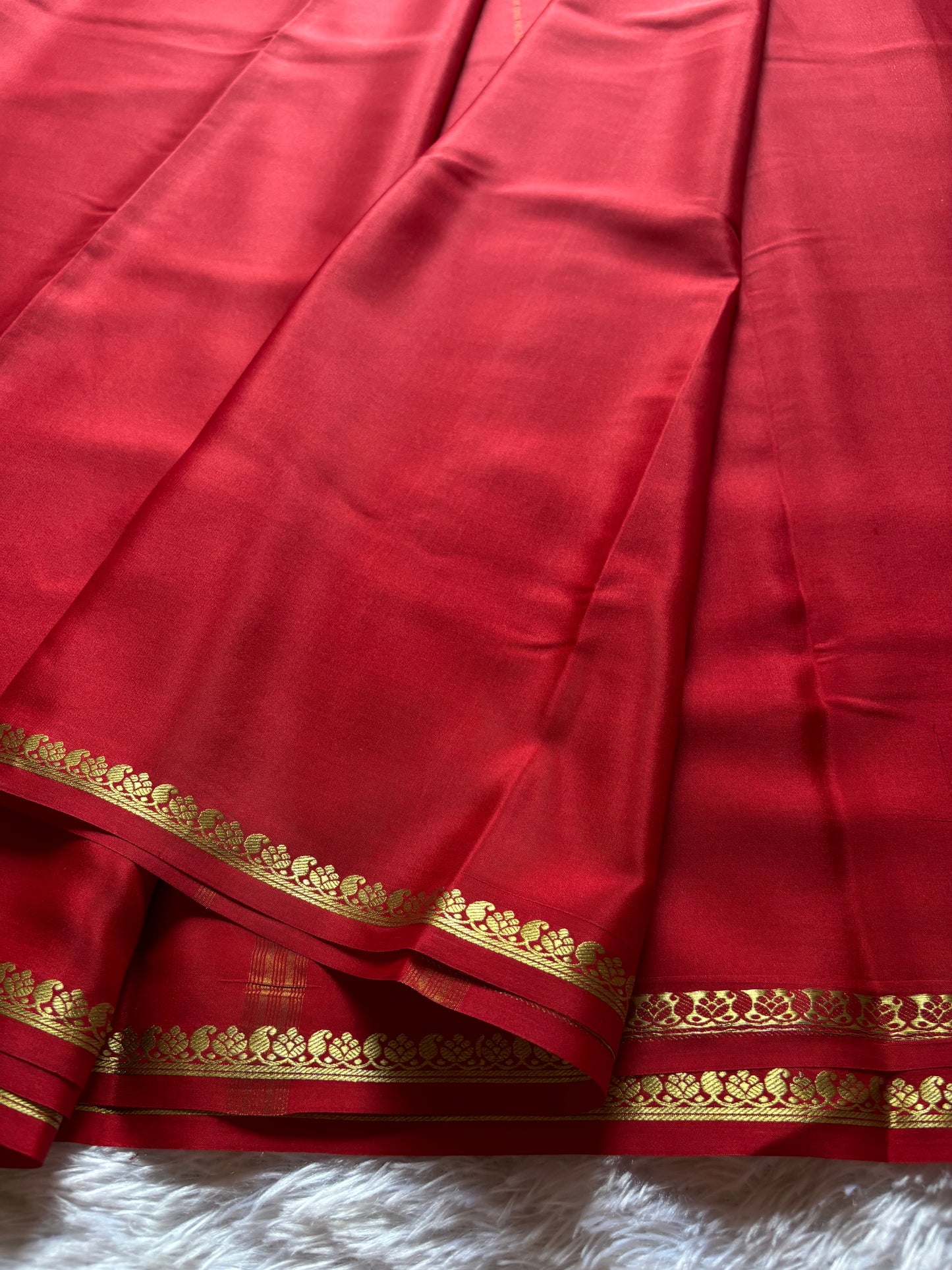 Vandana : Solid Dark red