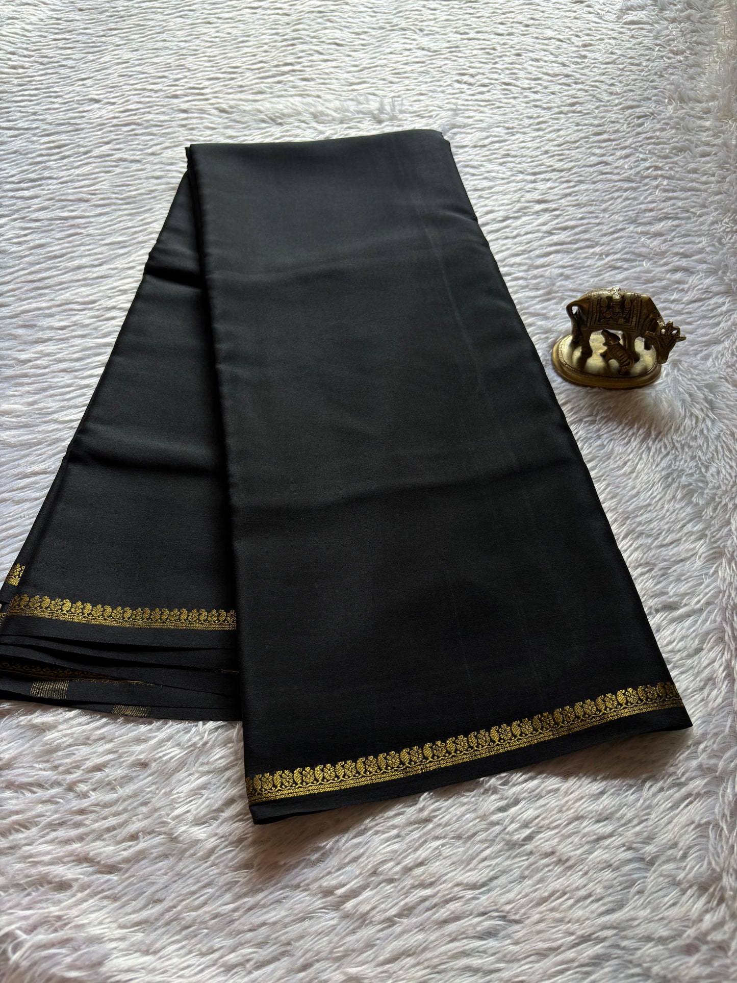 Nitya : Solid Black