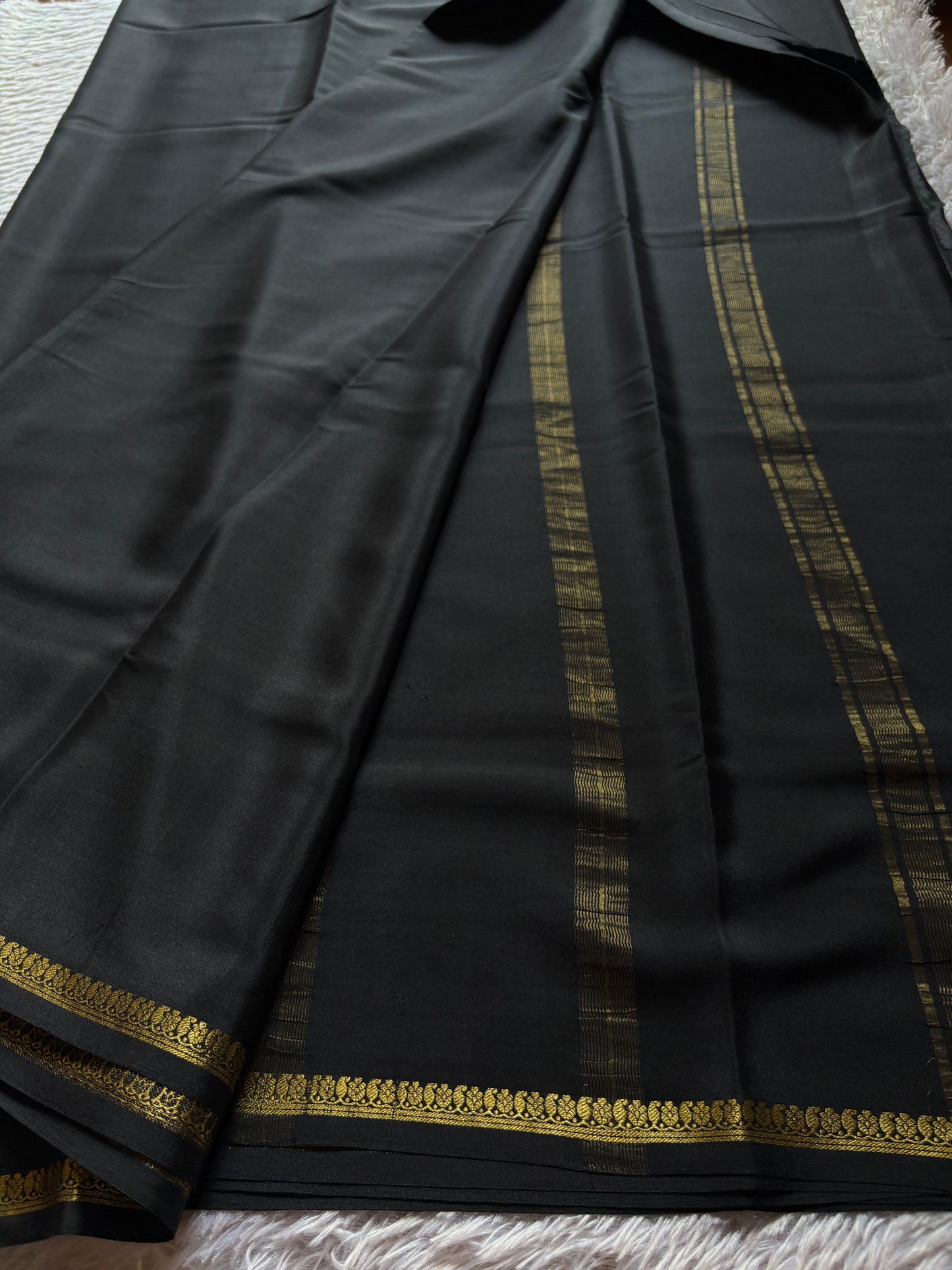 Nitya : Solid Black
