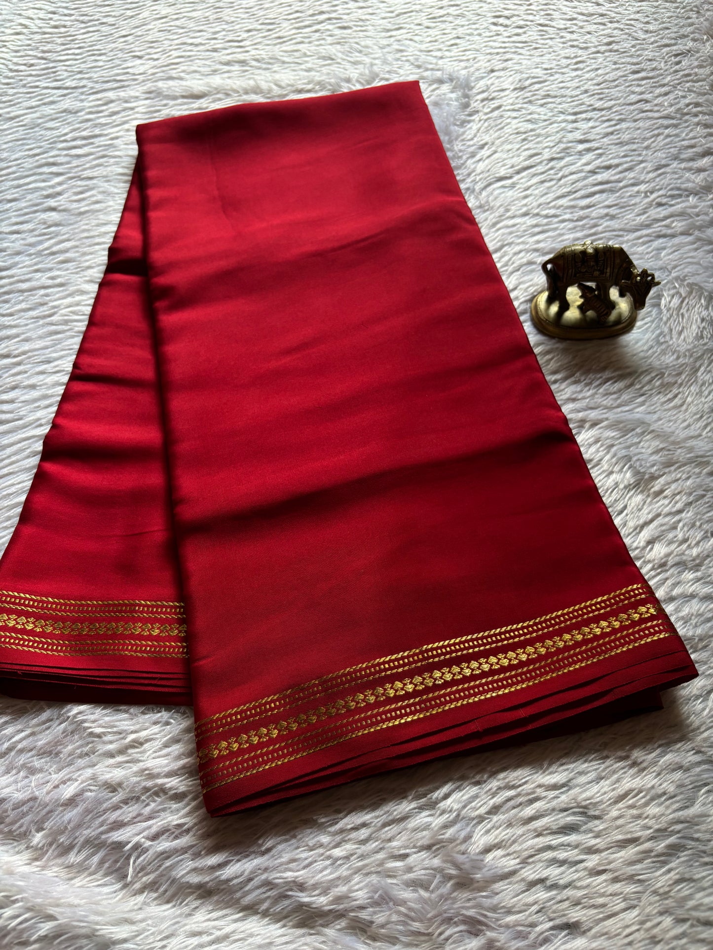 Sampige : Solid Dark red