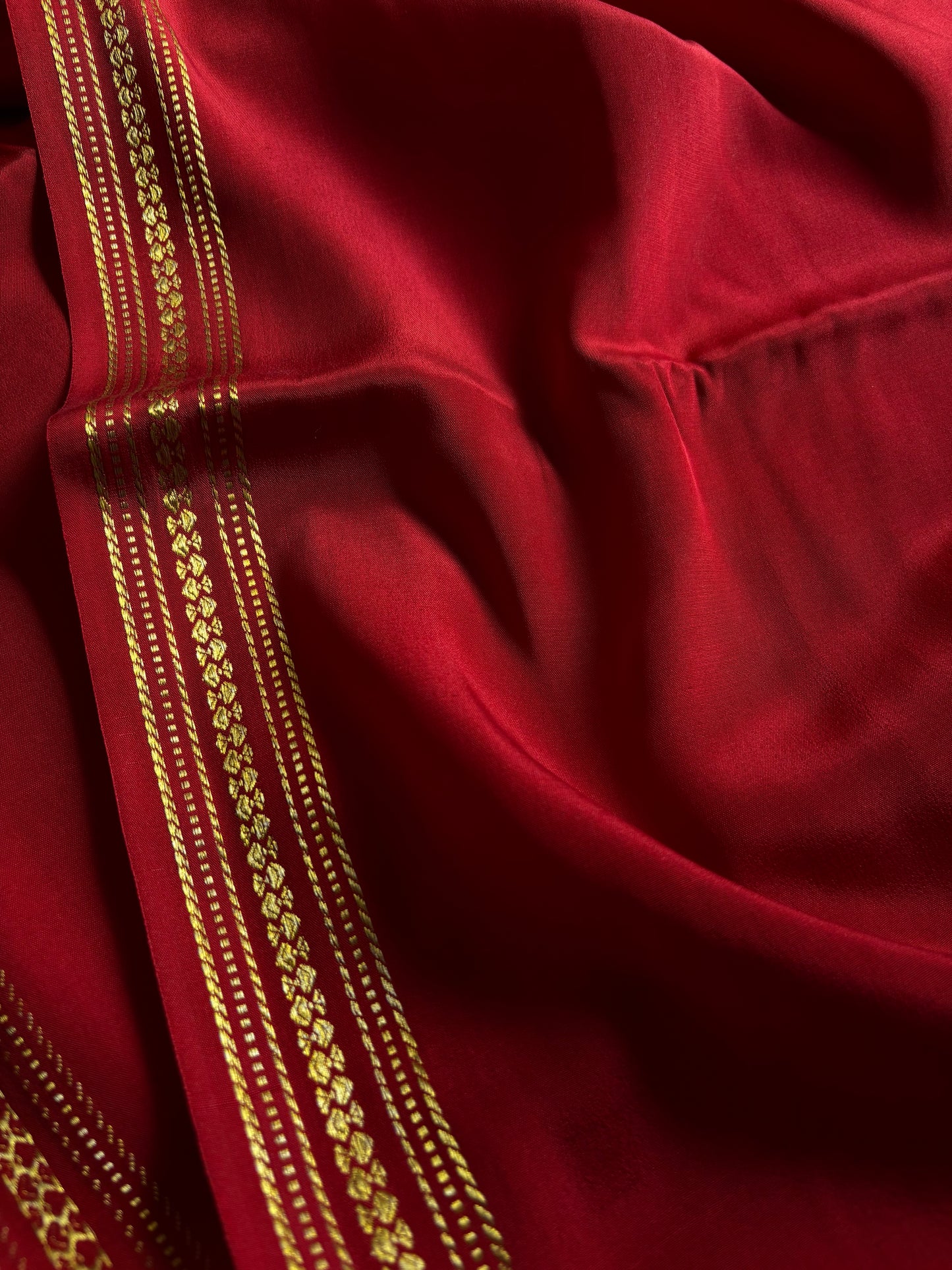 Sampige : Solid Dark red