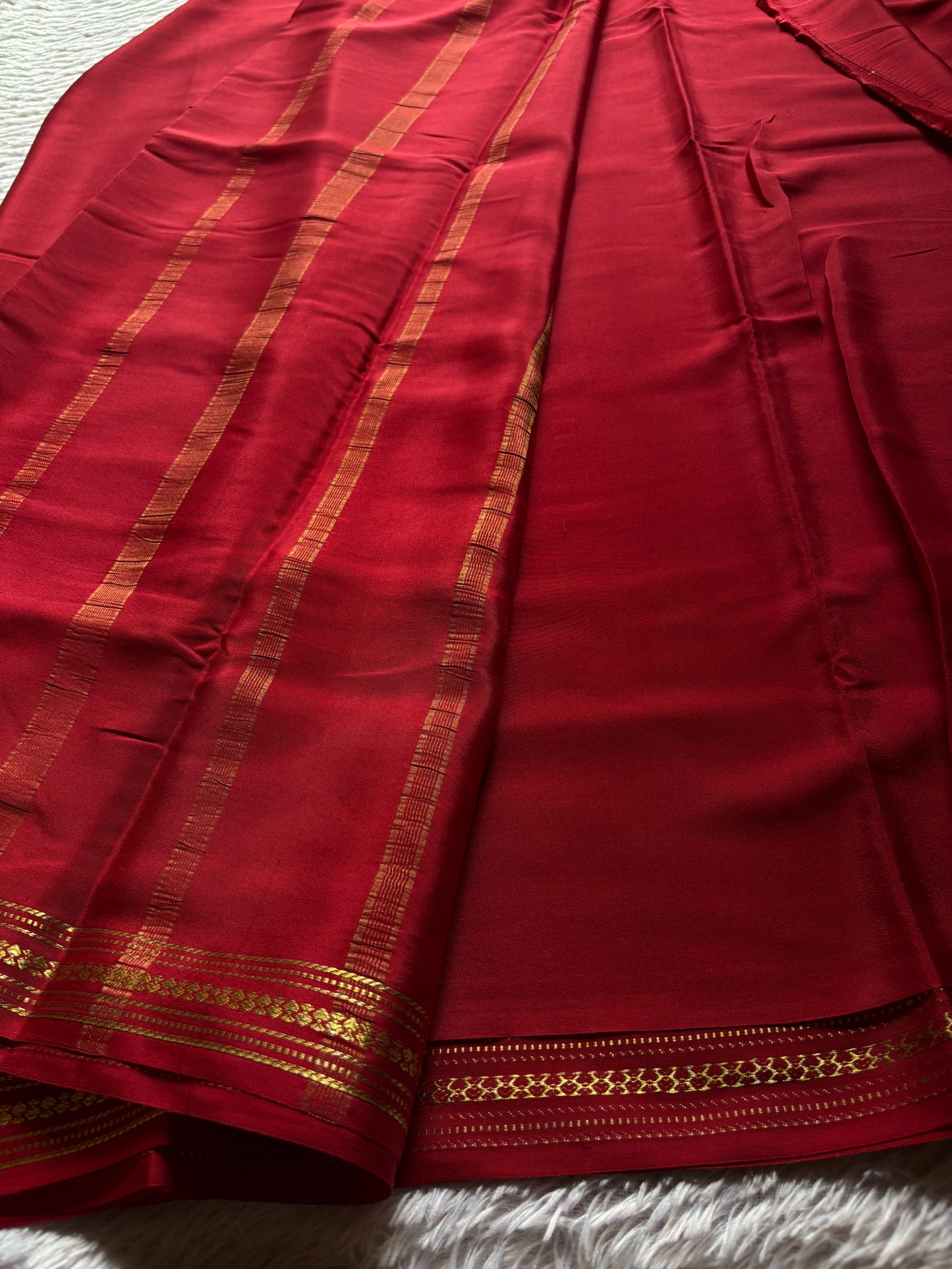 Sampige : Solid Dark red