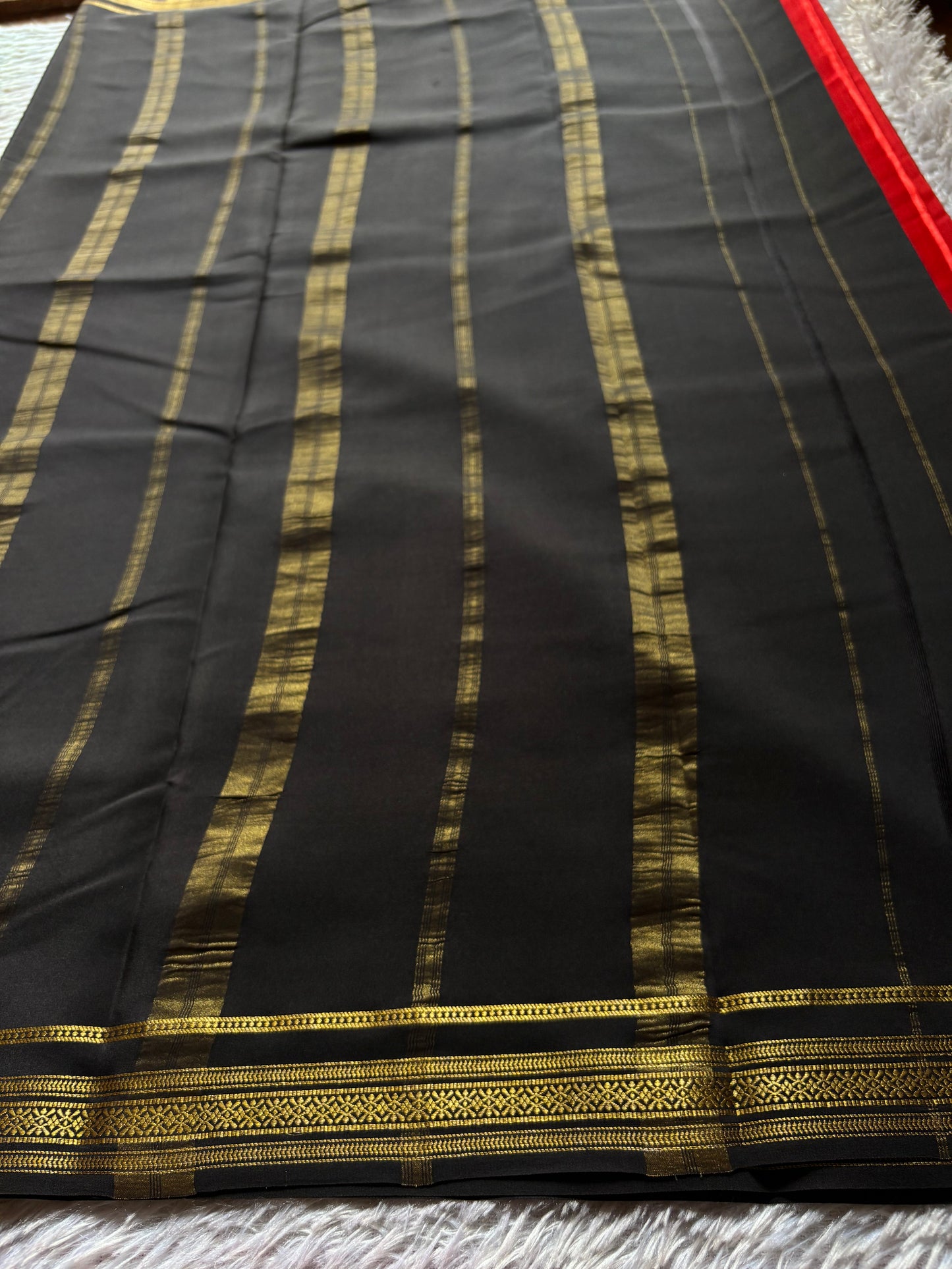 Shailaja (2D) : Red-black