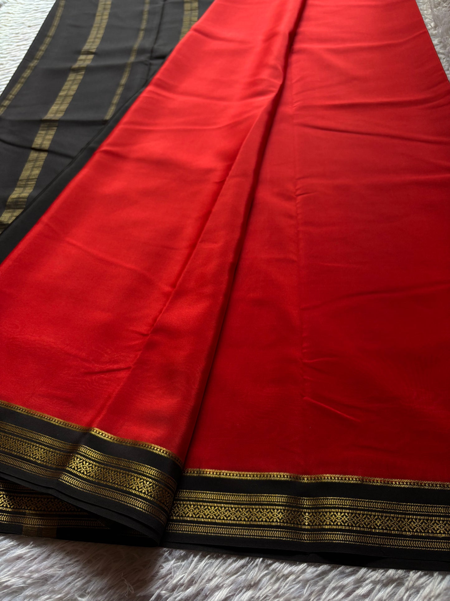 Shailaja (2D) : Red-black
