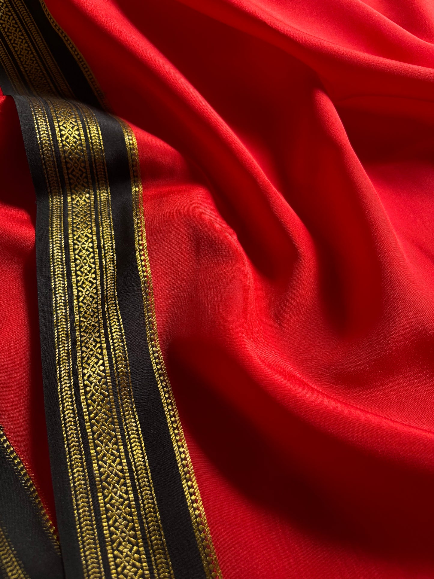 Shailaja (2D) : Red-black