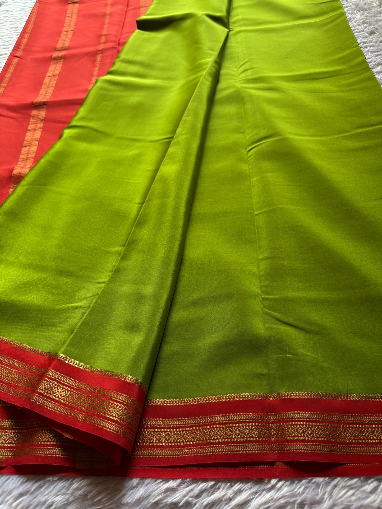 Shailaja (2D) : Mehendi green-red