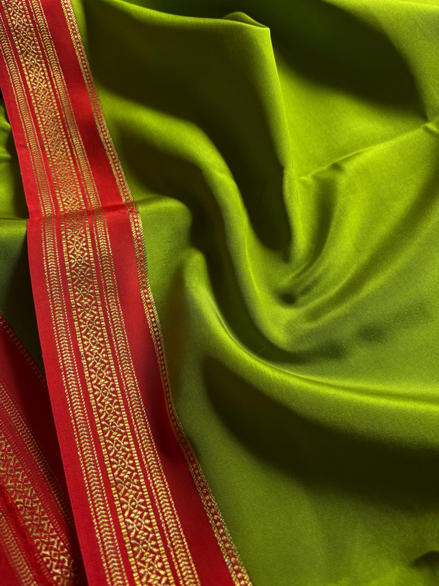 Shailaja (2D) : Mehendi green-red