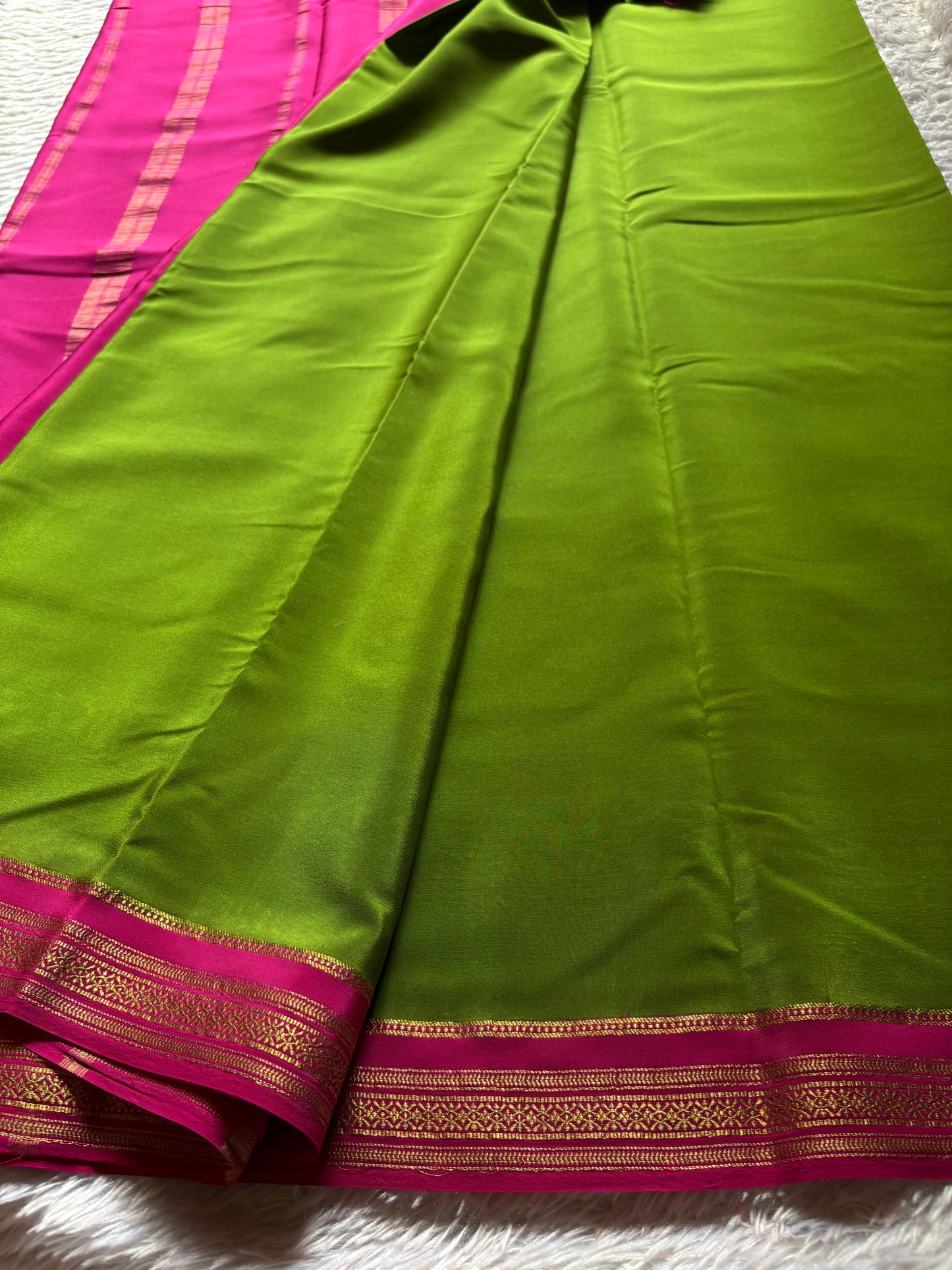 Shailaja (2D) : Mehendi green-rani pink