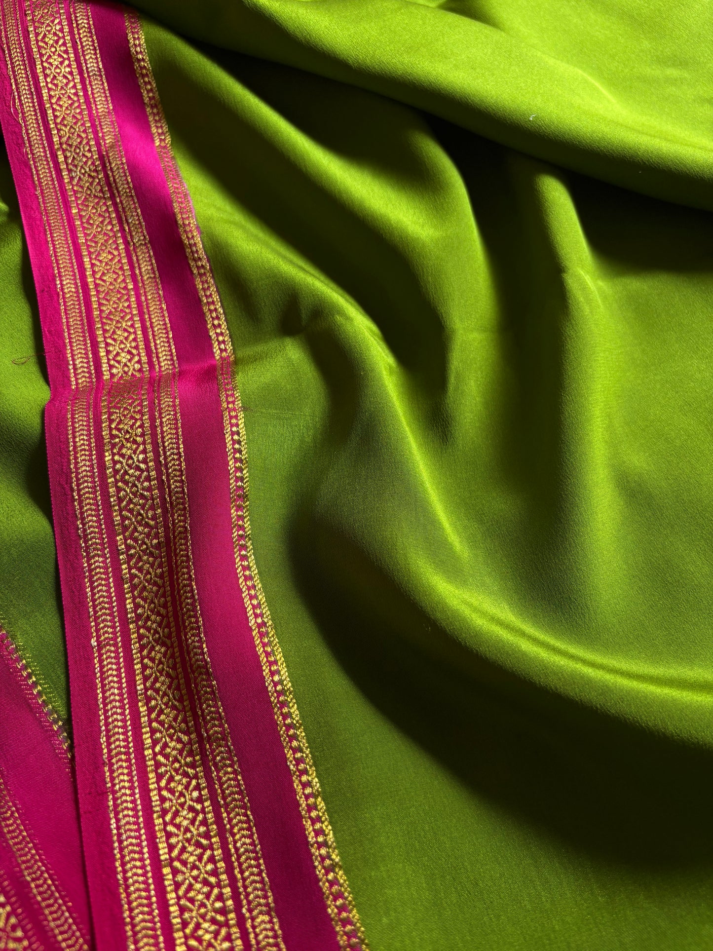 Shailaja (2D) : Mehendi green-rani pink