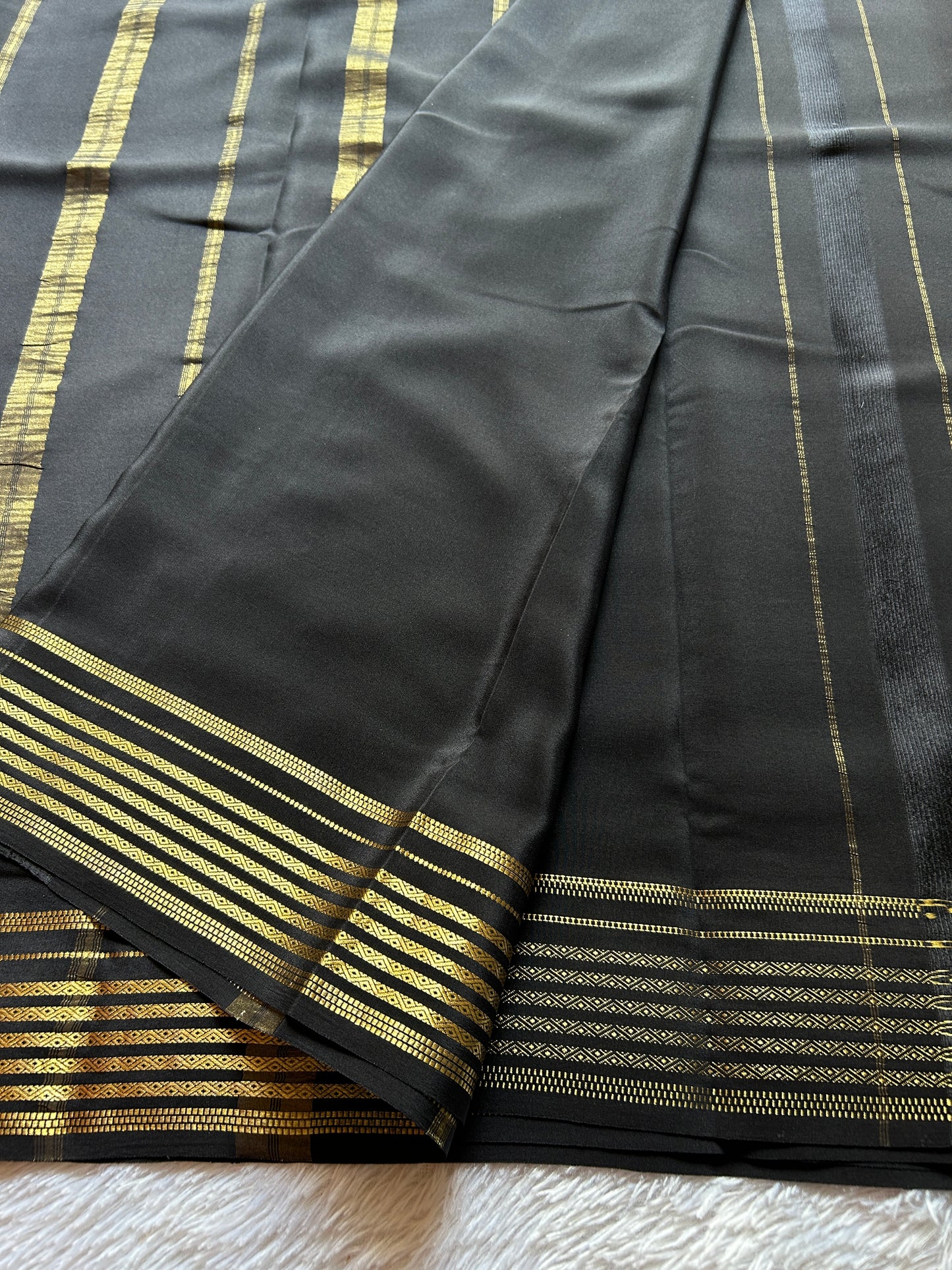 Sumana : Solid Black