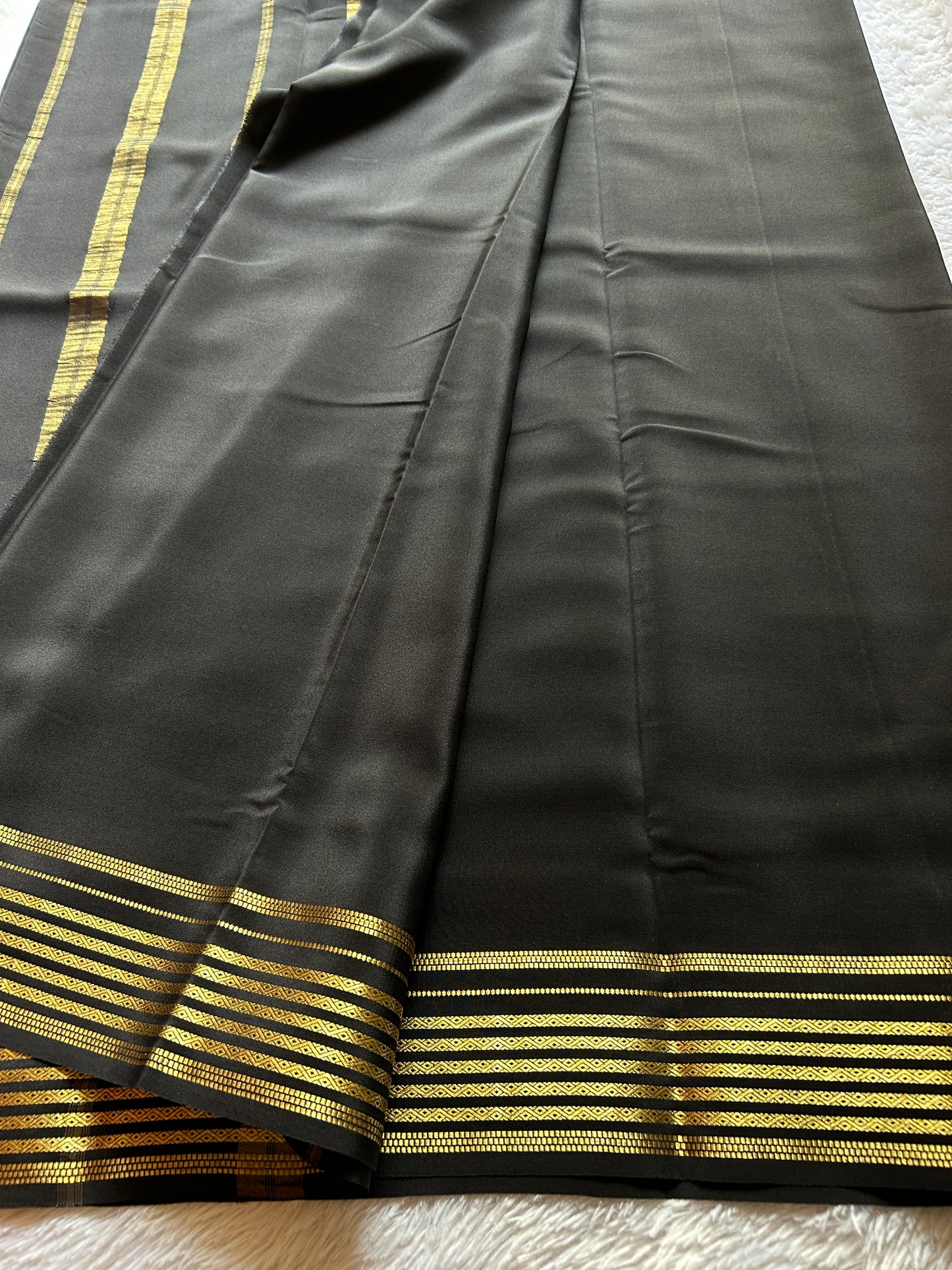 Sumana : Solid Black