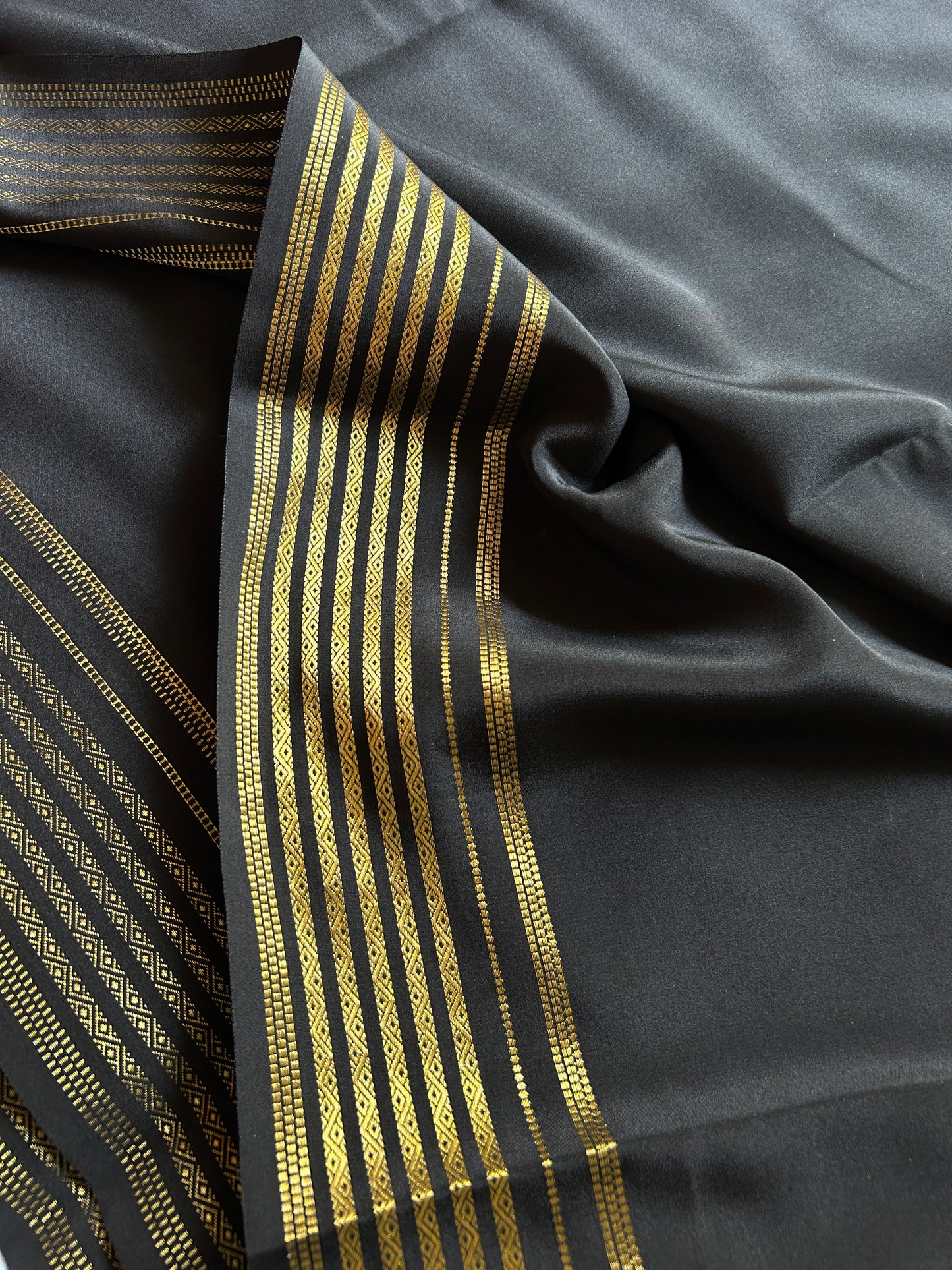 Sumana : Solid Black