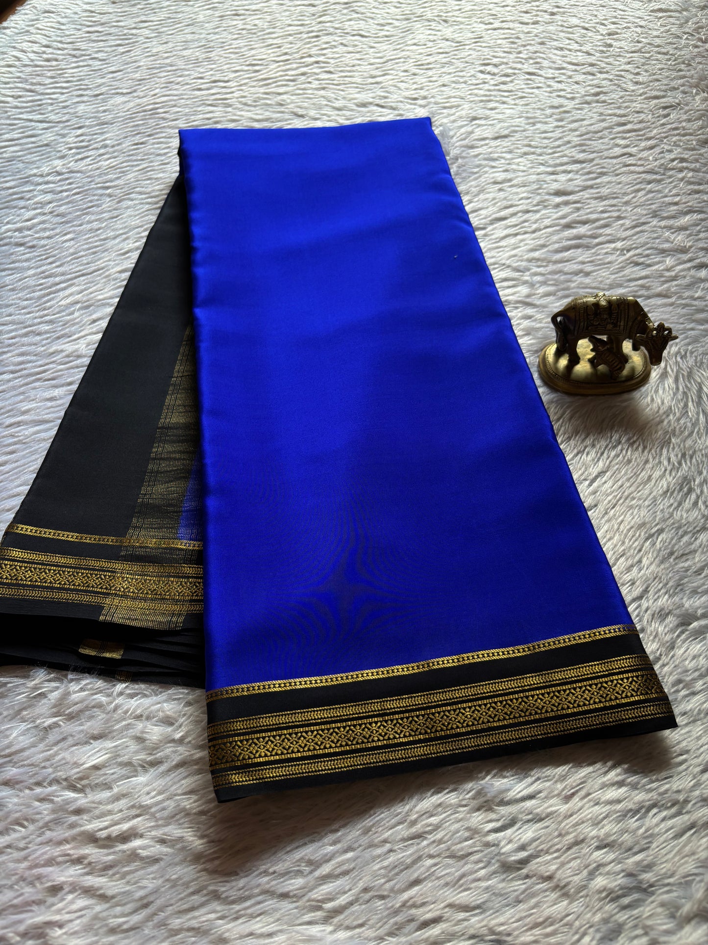 Shailaja (2D) : Royal blue-black