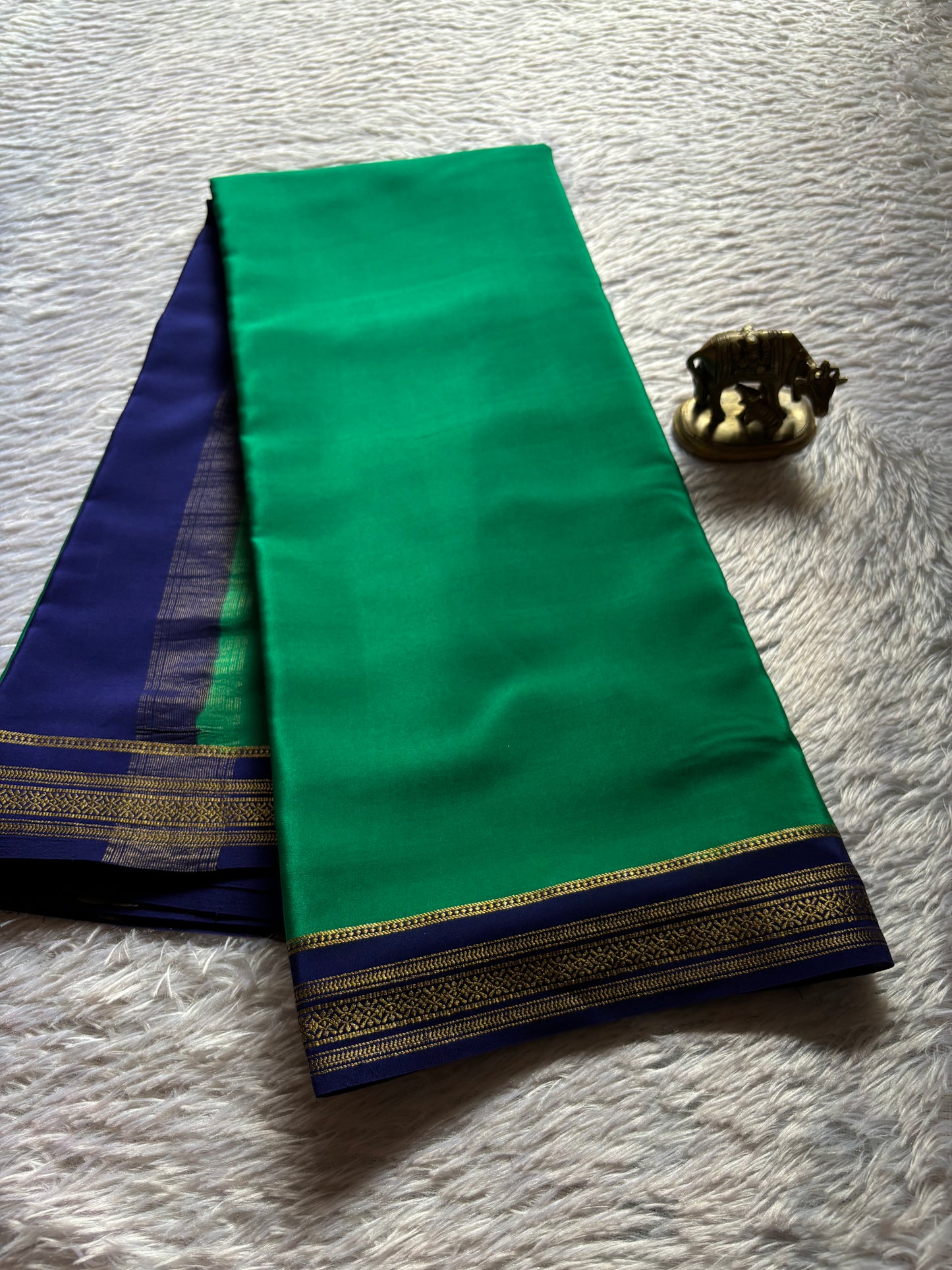 Shailaja (2D) : Emerald green-navy blue