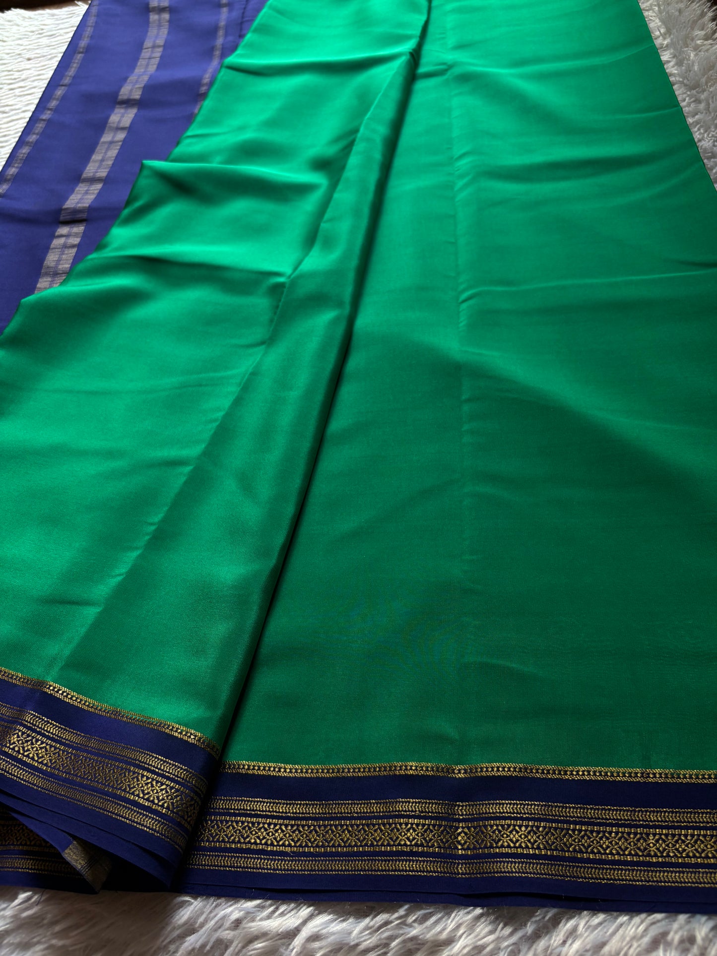 Shailaja (2D) : Emerald green-navy blue