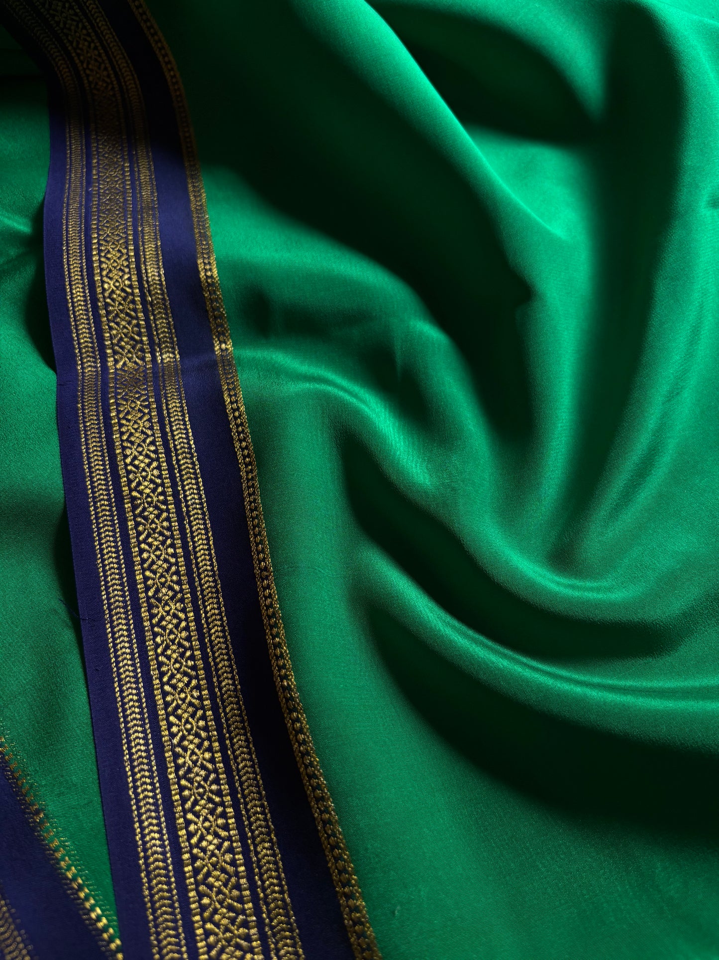 Shailaja (2D) : Emerald green-navy blue