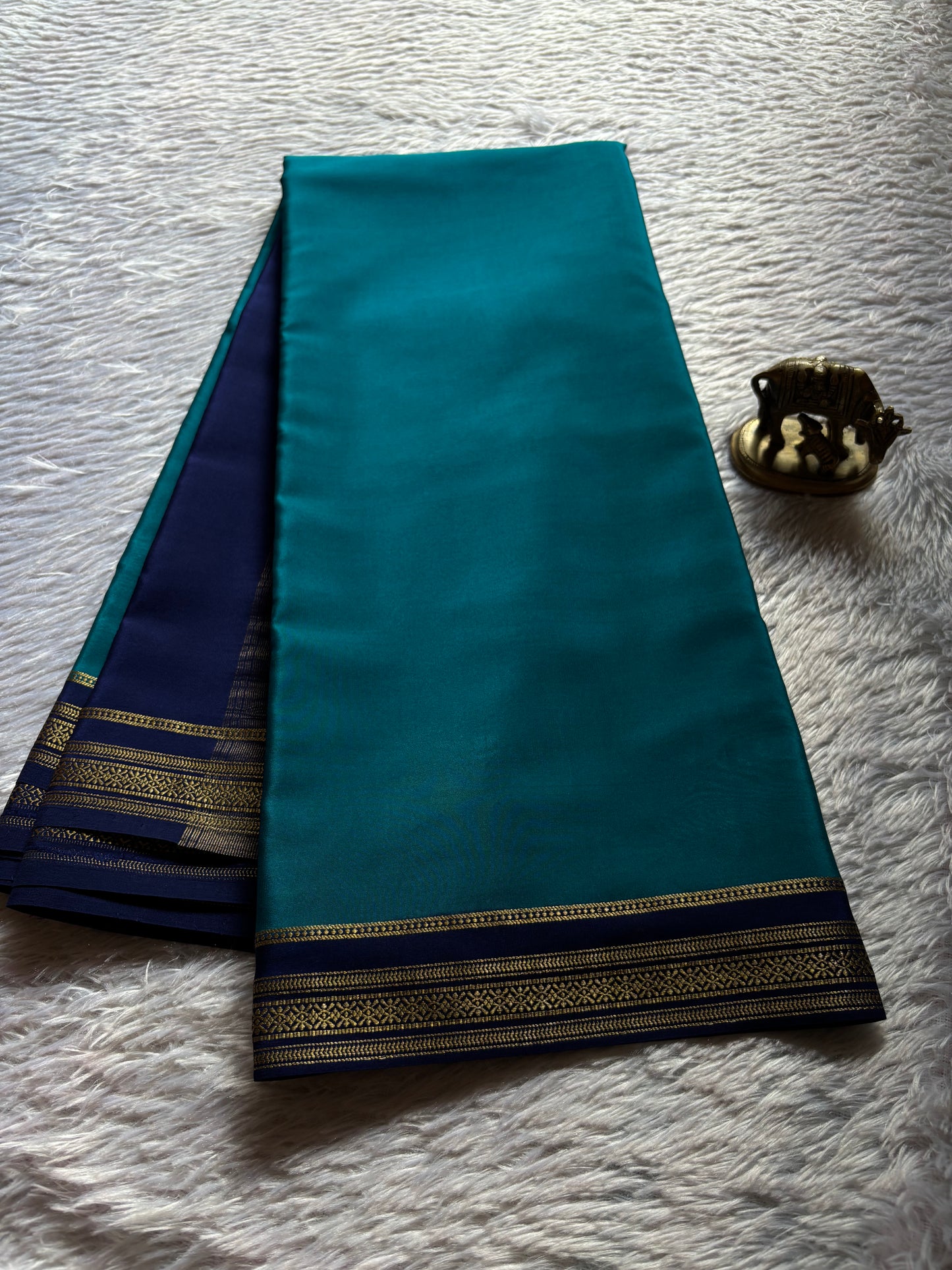 Shailaja (2D) : Teal green-navy blue