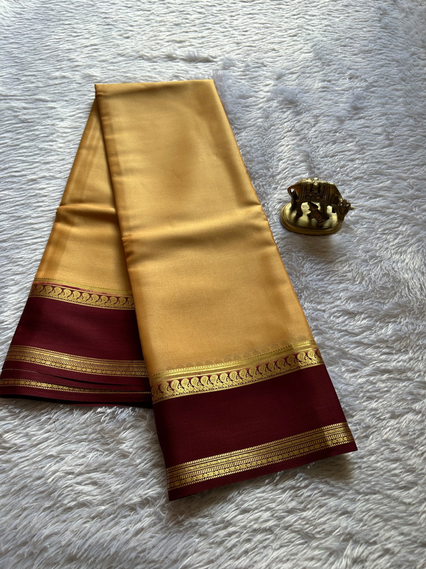 Arathi (2D) : Beige-chocolate brown