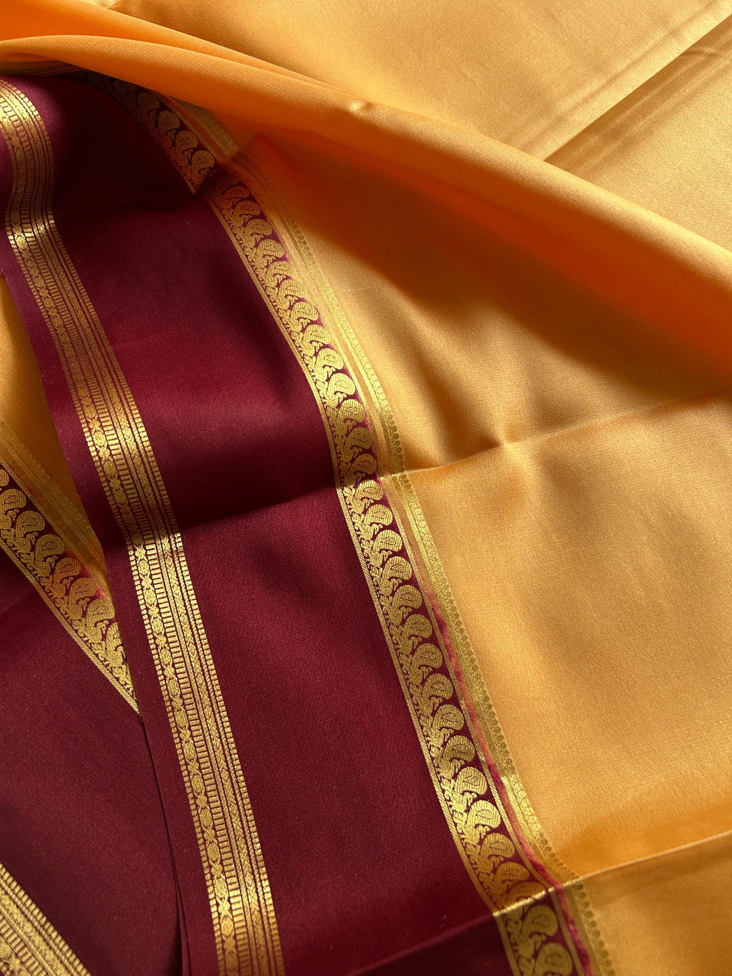 Arathi (2D) : Beige-chocolate brown