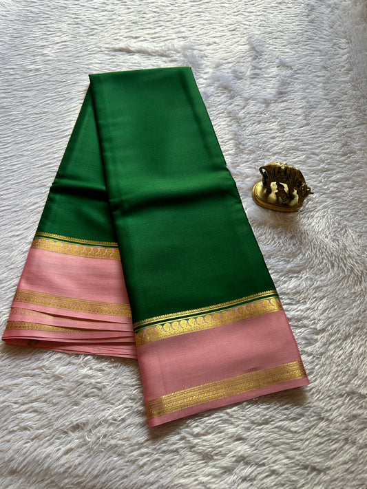 Arathi (2D) : Dark green-light pink