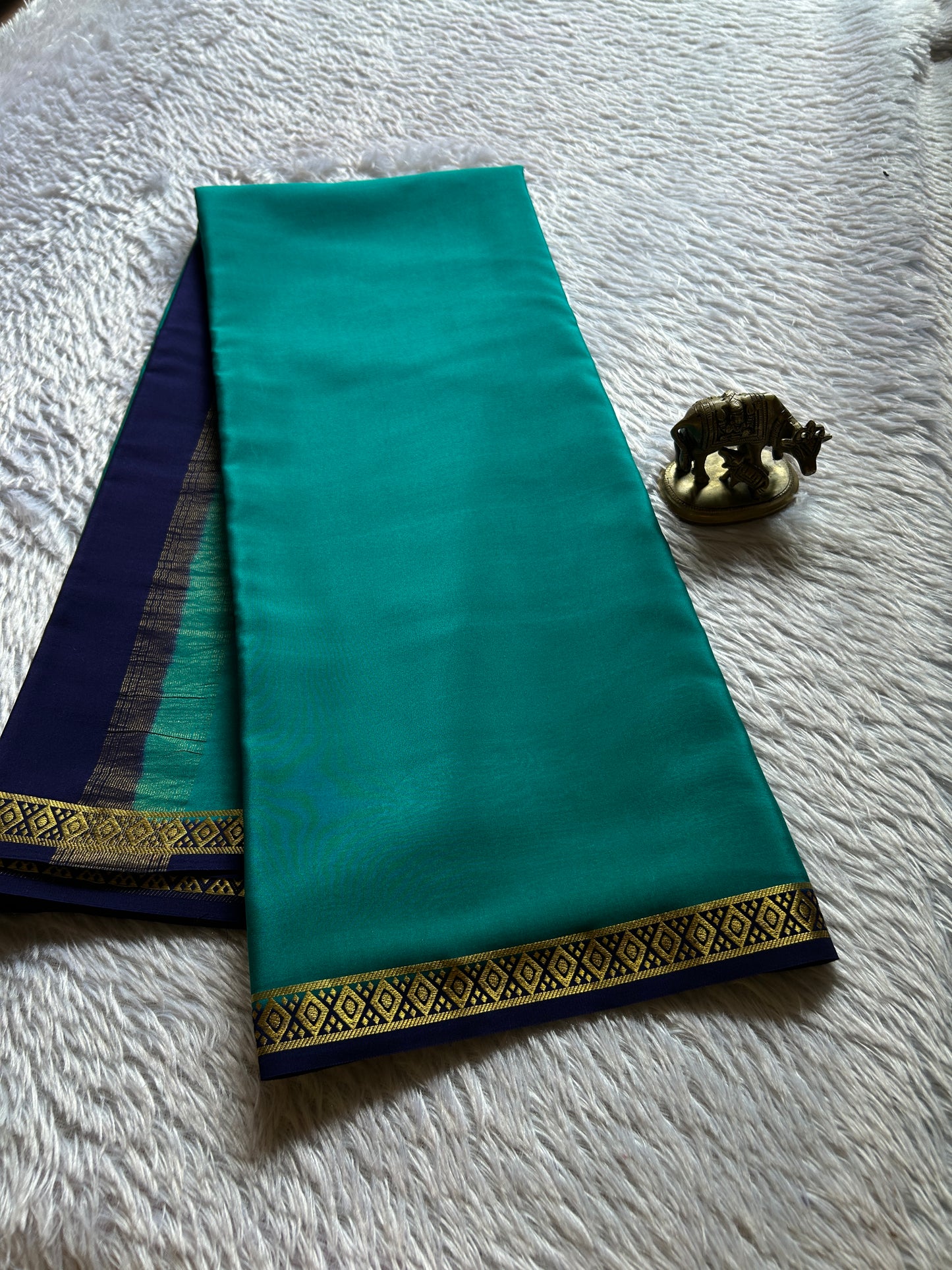 Nikhila (2D) : Teal green-navy blue
