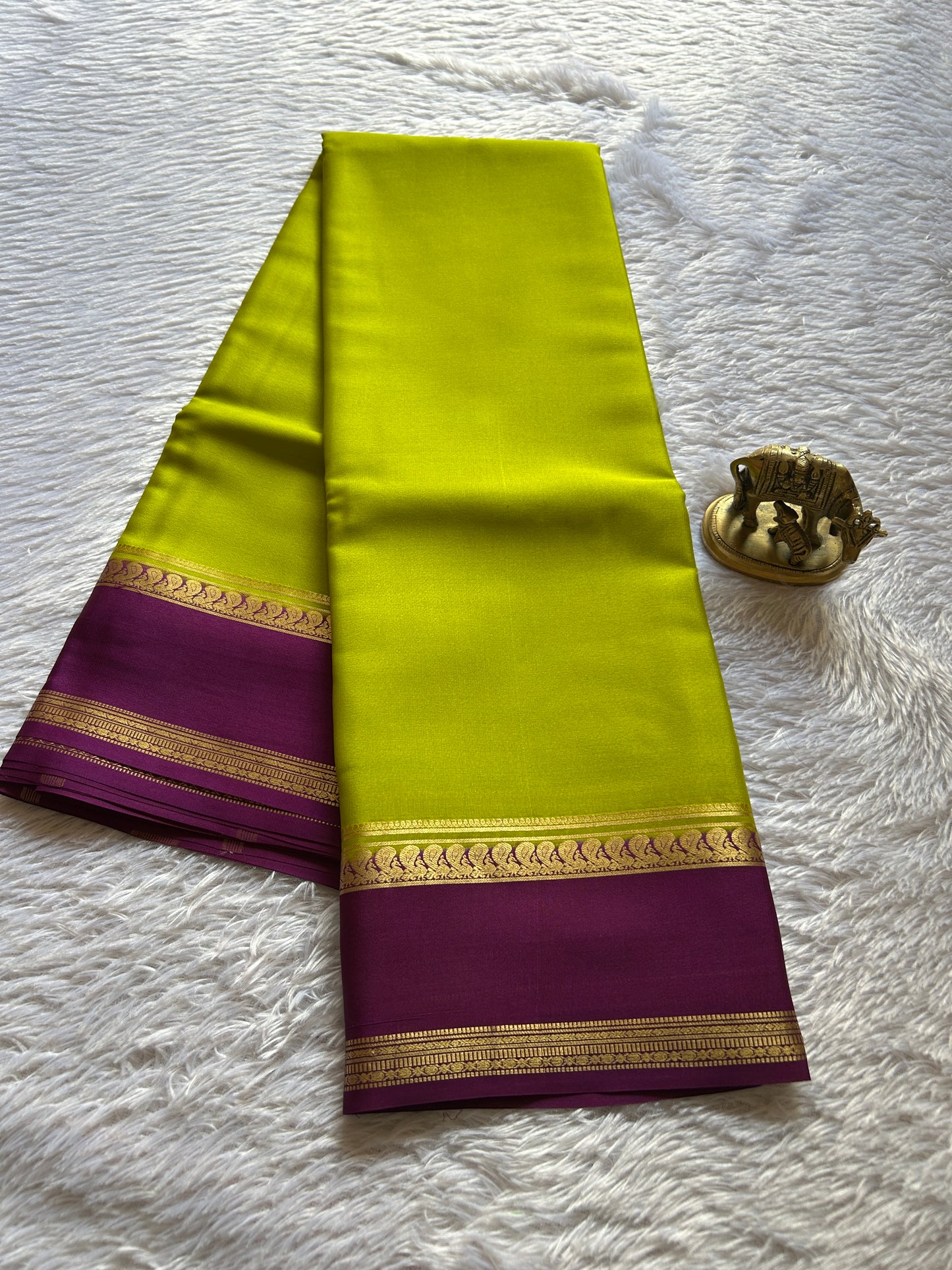 Arathi (2D) : Olive green-magenta