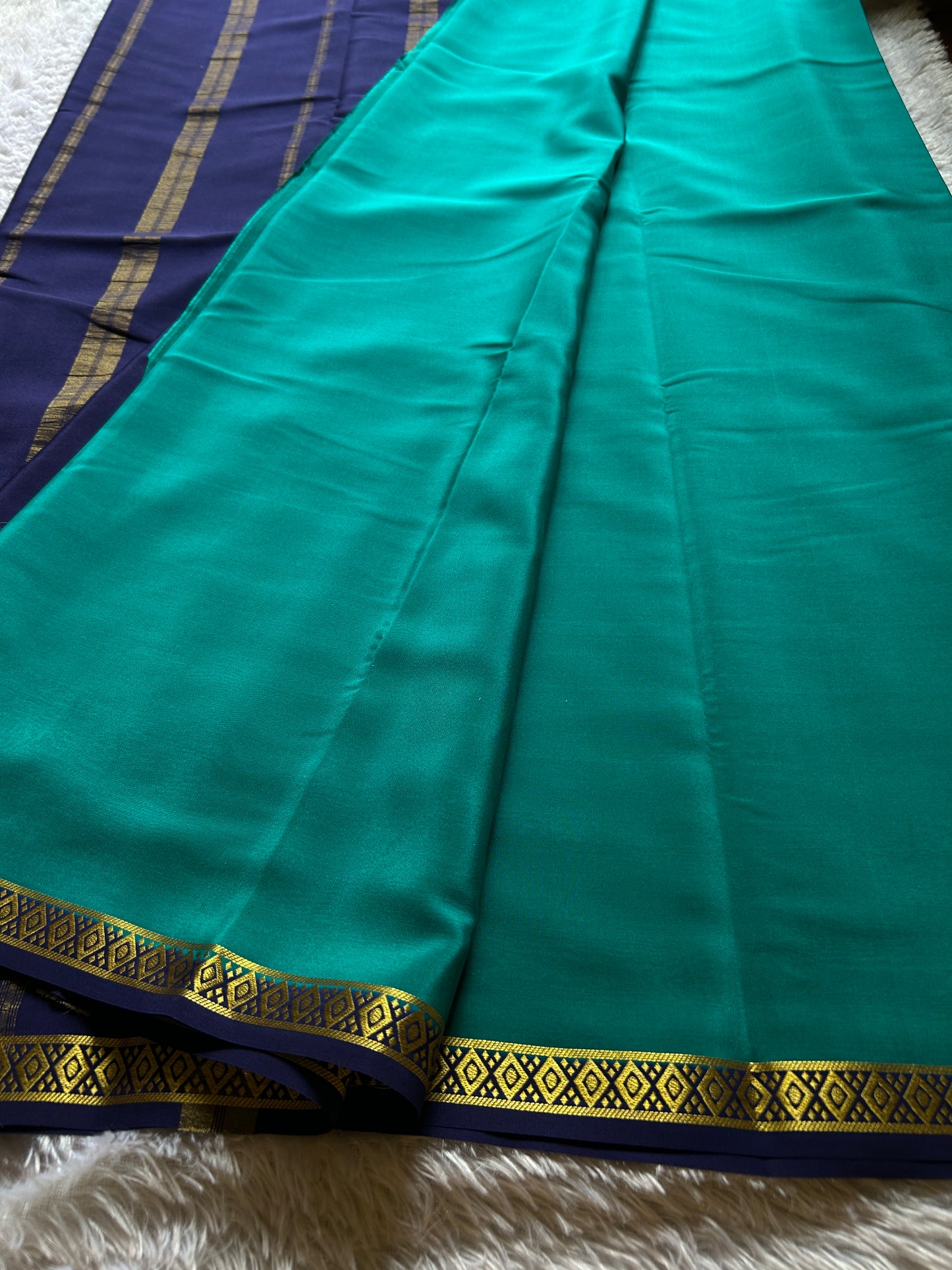 Nikhila (2D) : Teal green-navy blue