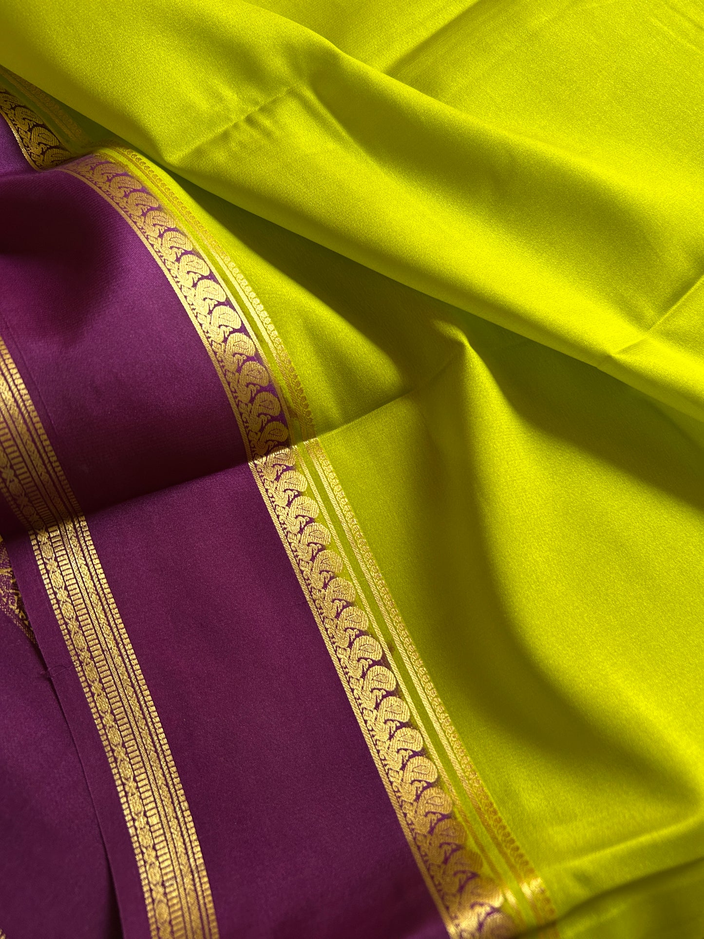 Arathi (2D) : Olive green-magenta