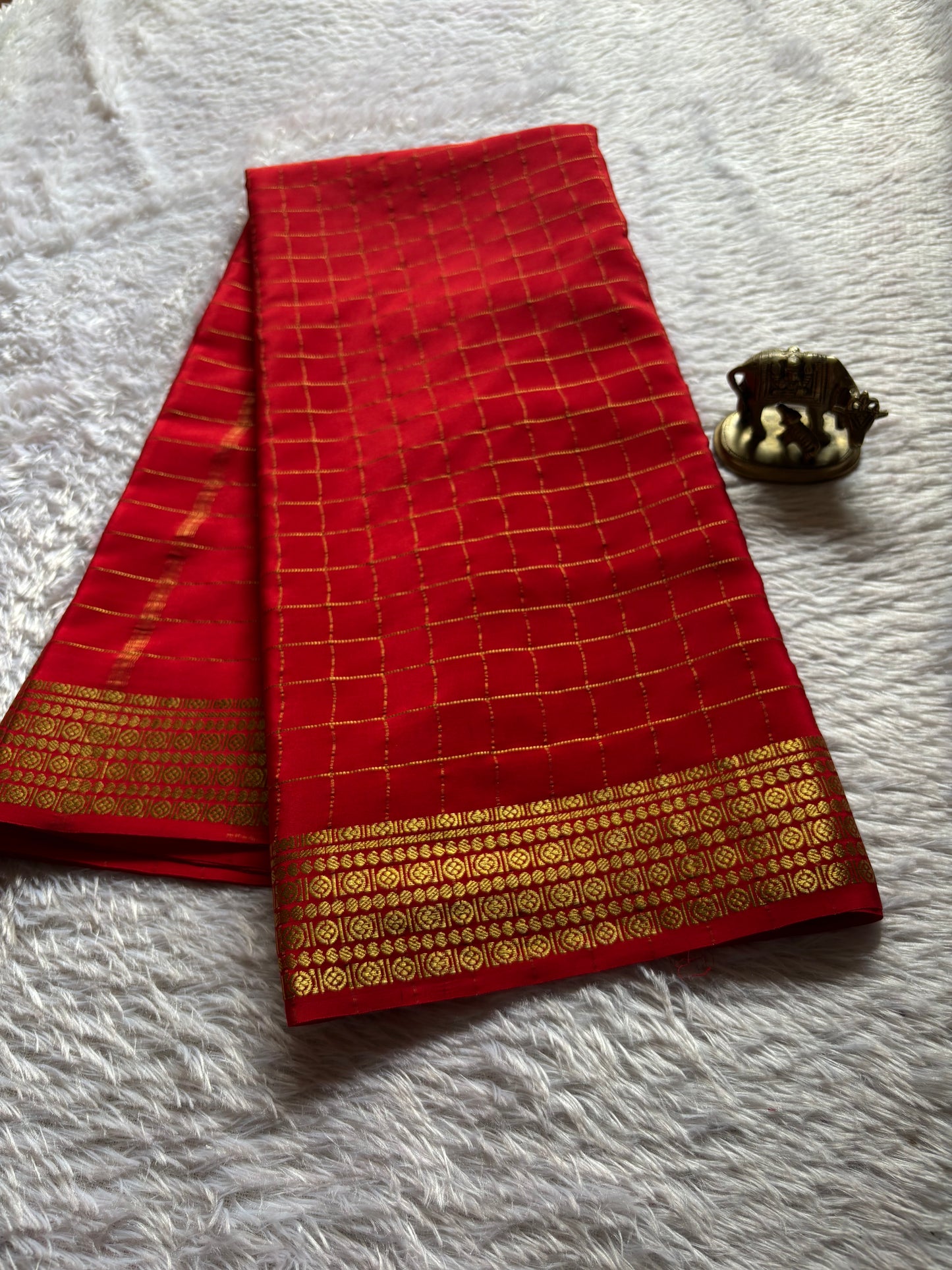 Chinmayi : Solid Red