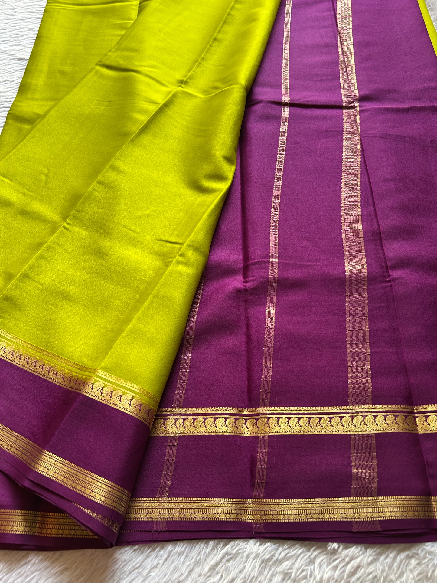 Arathi (2D) : Olive green-magenta