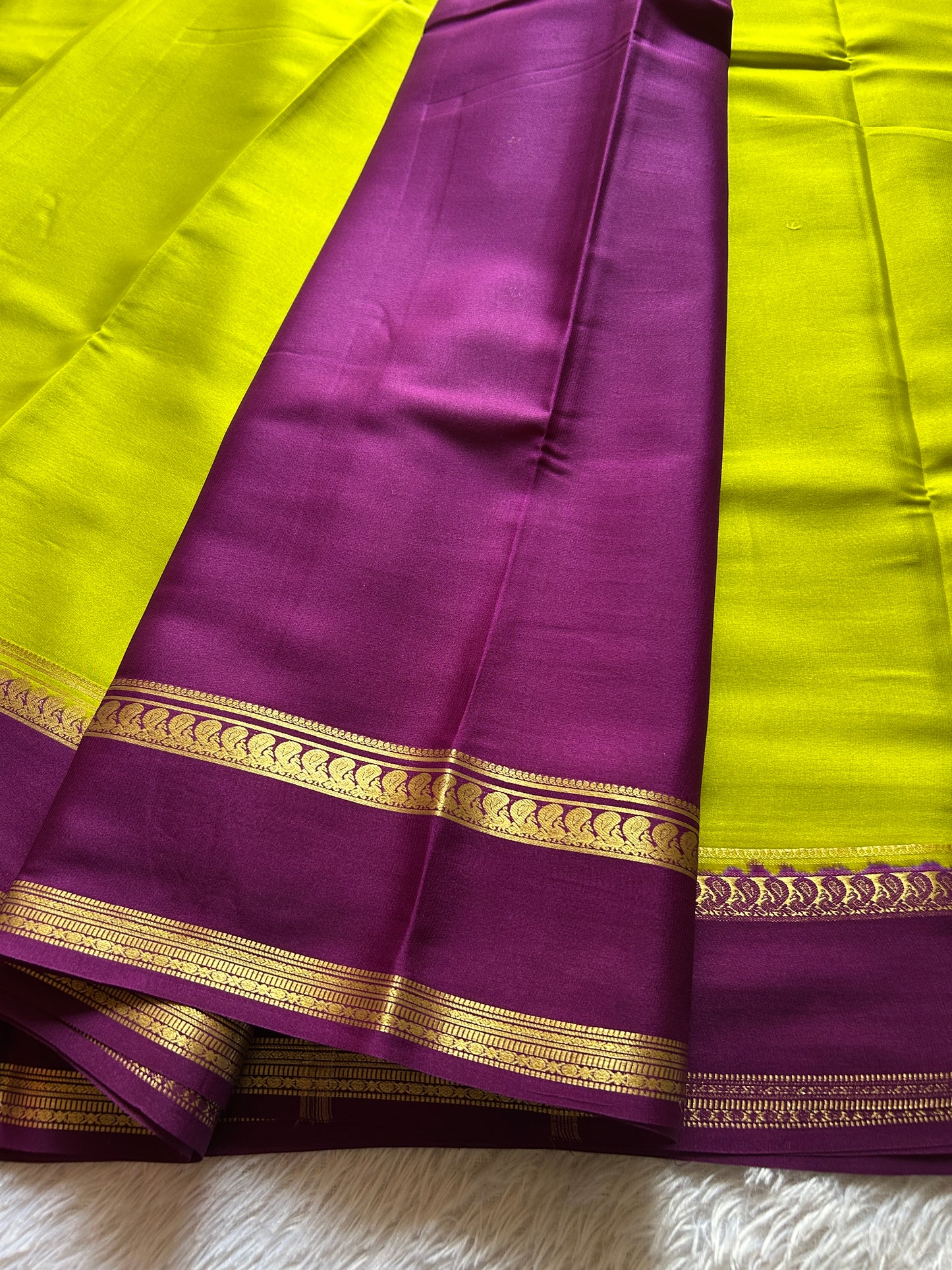 Arathi (2D) : Olive green-magenta