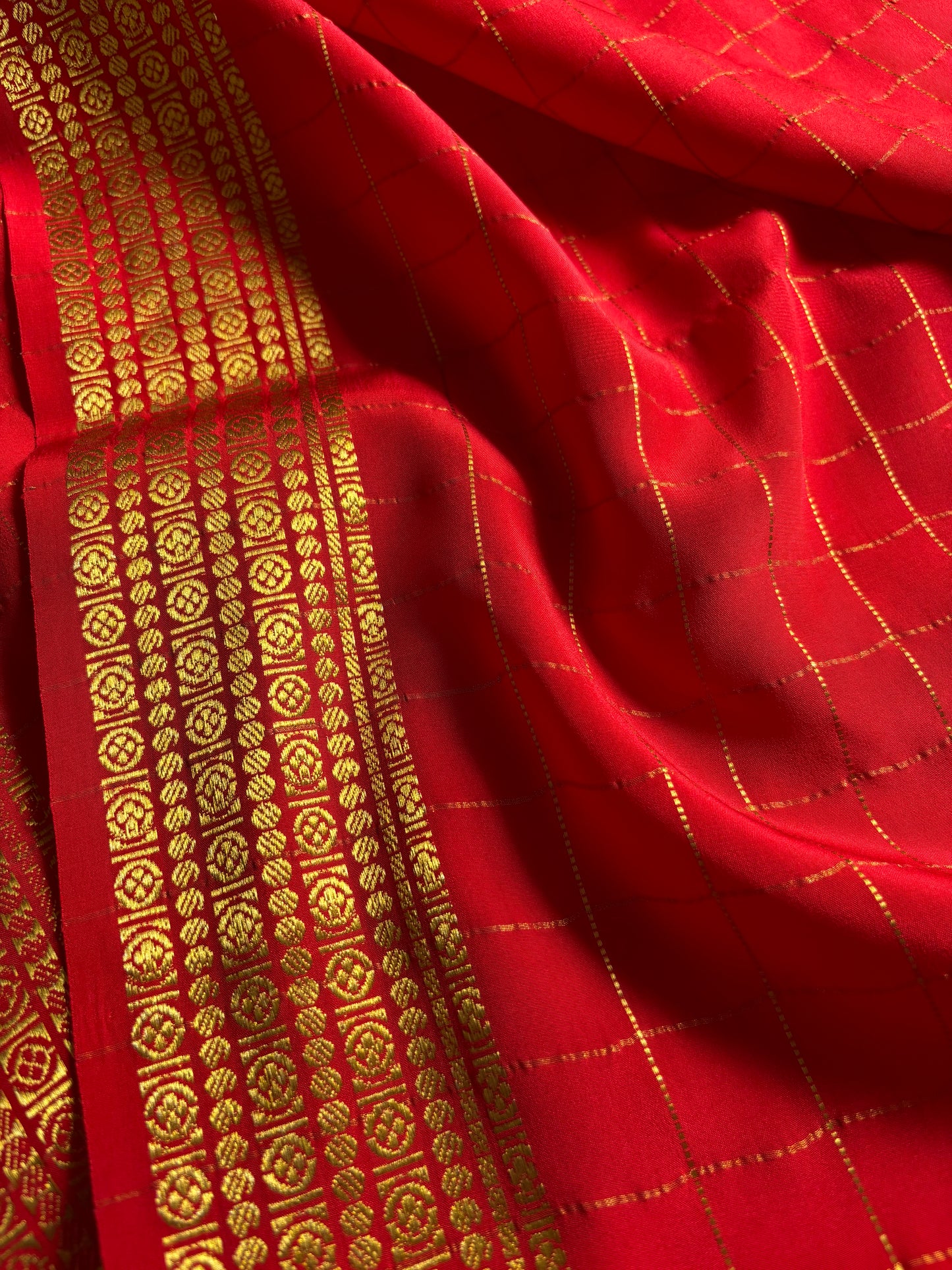 Chinmayi : Solid Red