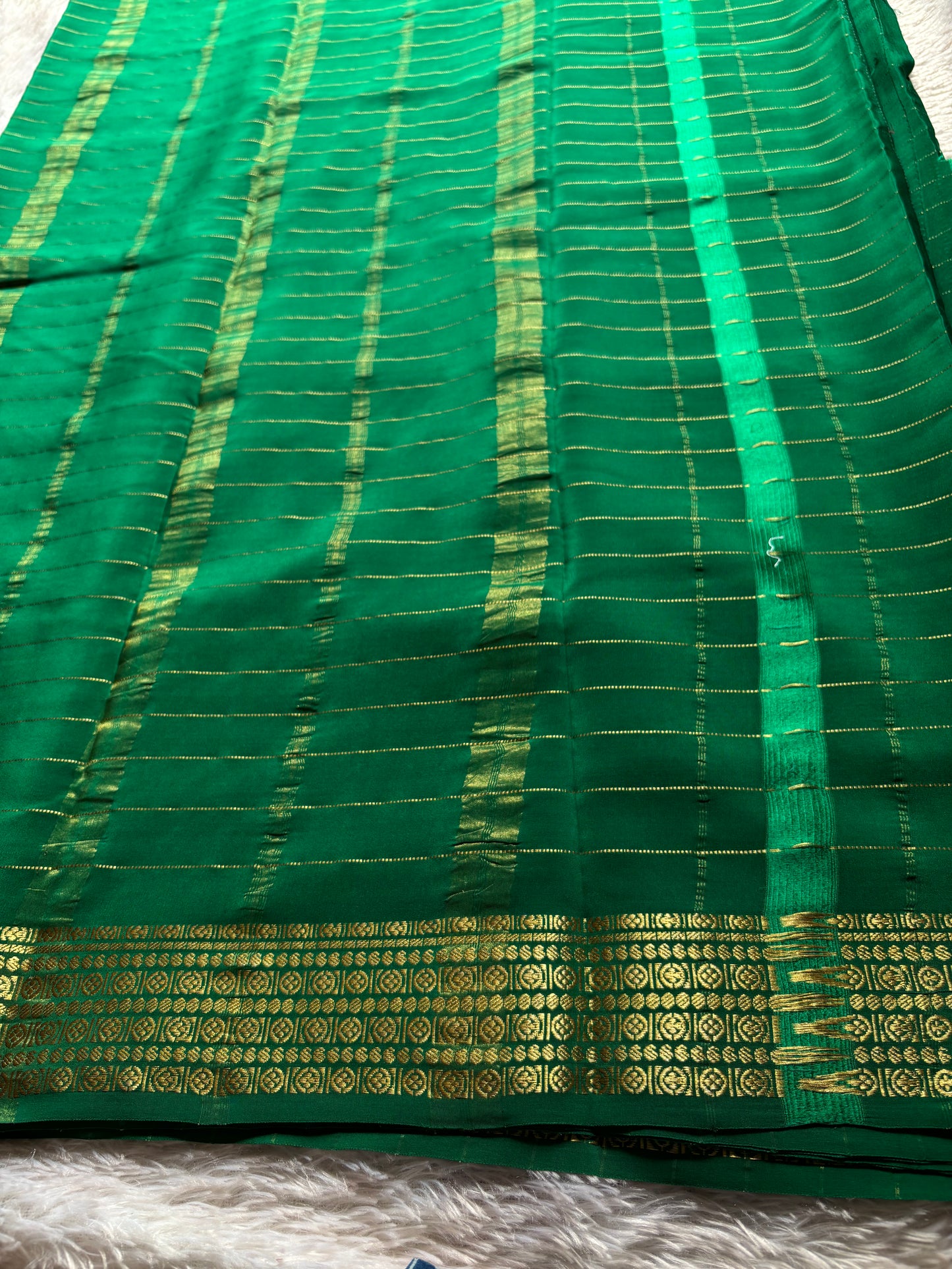 Chinmayi : Solid Emerald green
