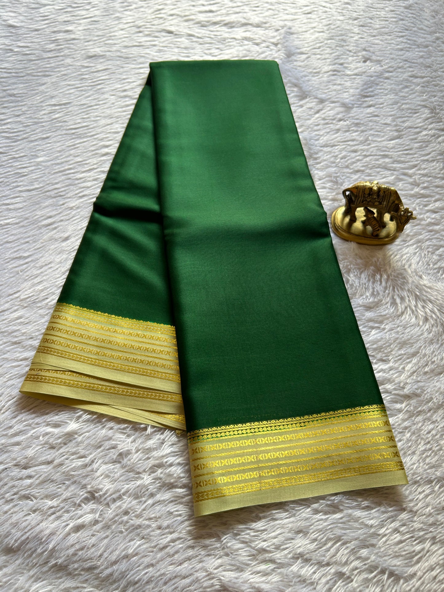 Deeksha (2D) : Dark green-off white