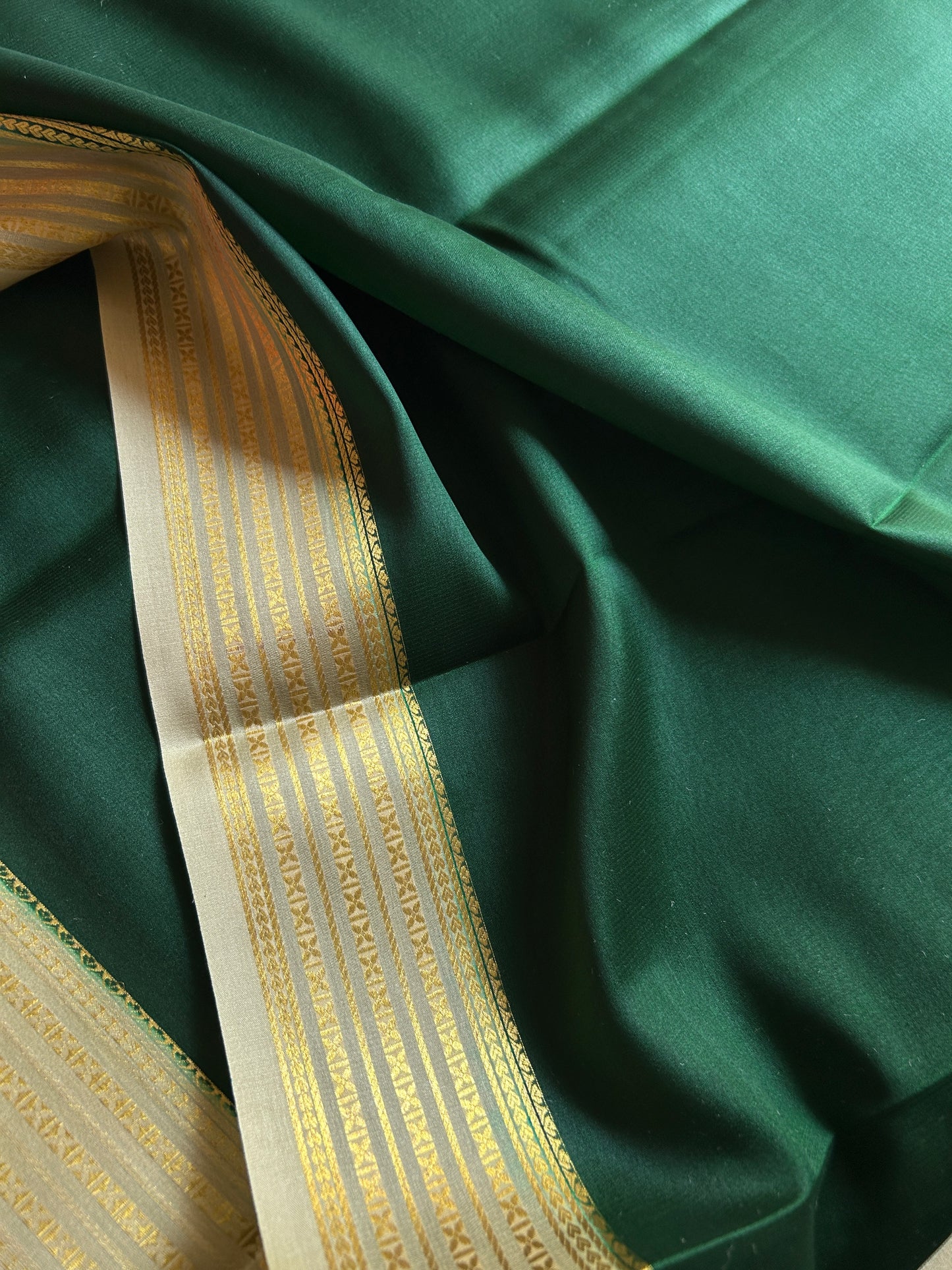 Deeksha (2D) : Dark green-off white