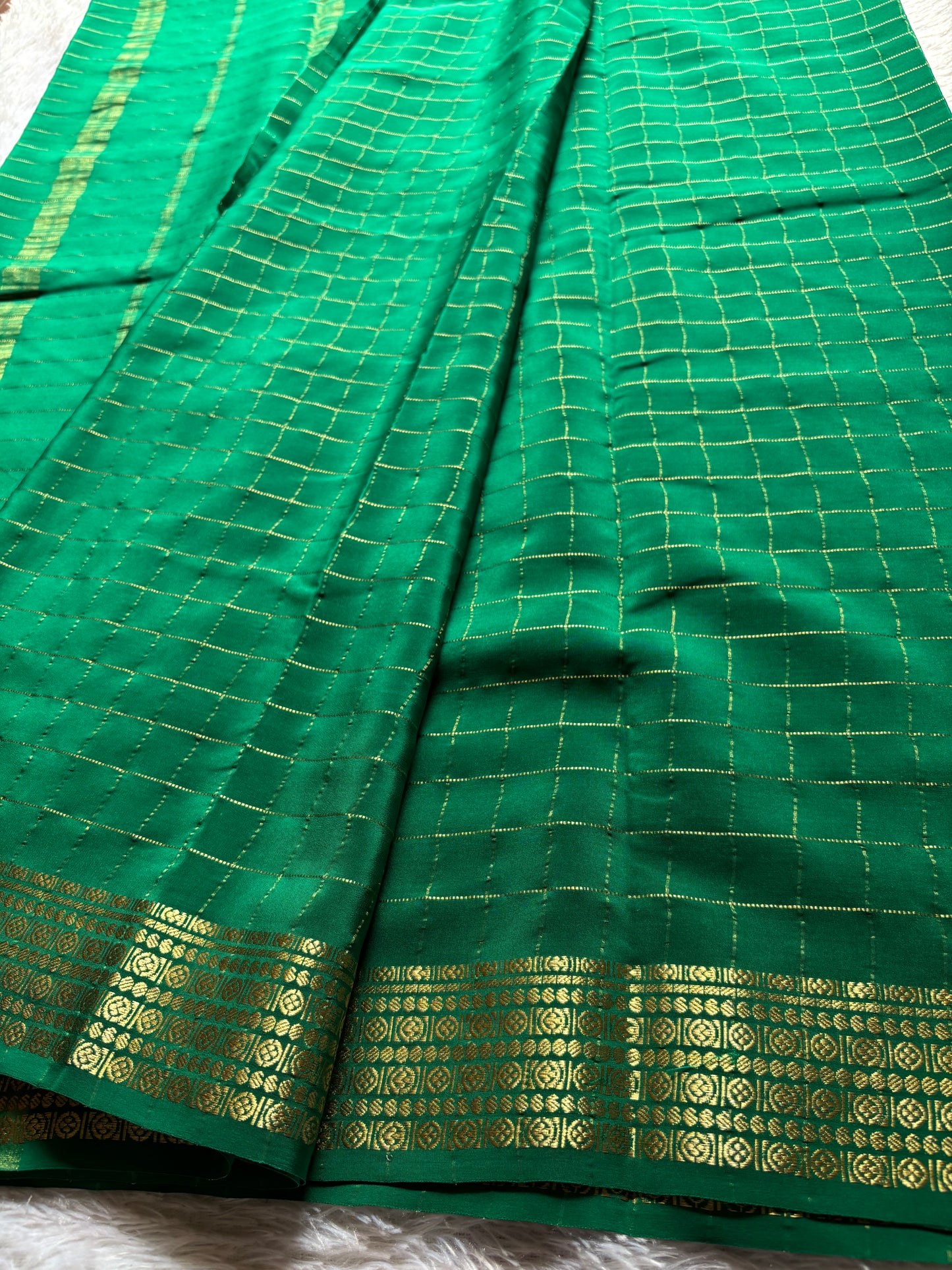 Chinmayi : Solid Emerald green