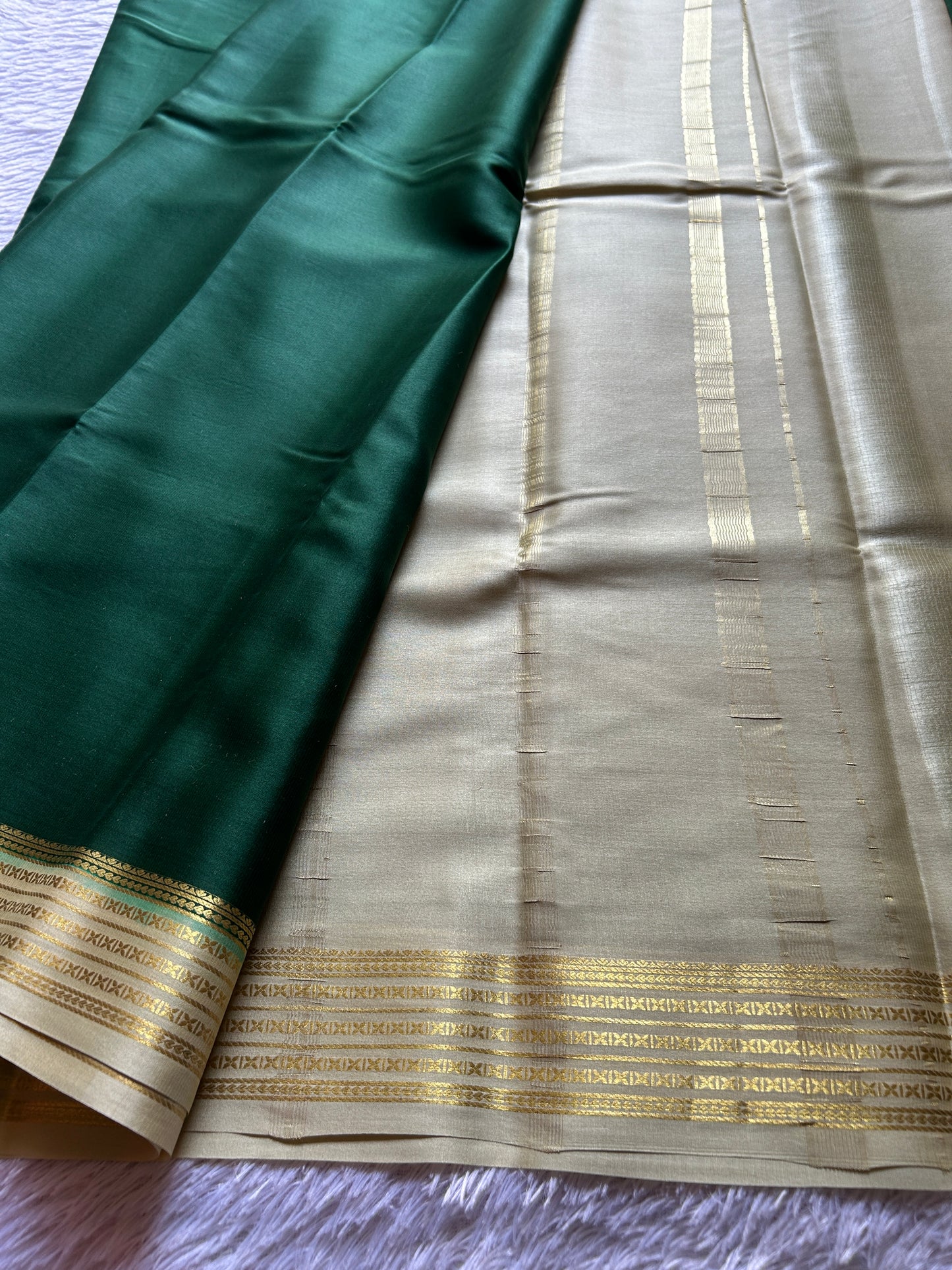 Deeksha (2D) : Dark green-off white