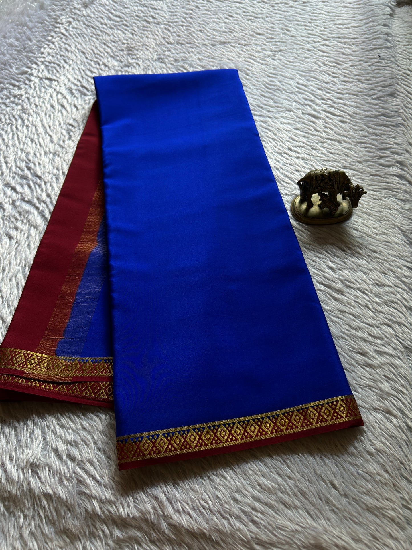 Nikhila (2D) : Royal blue-maroon