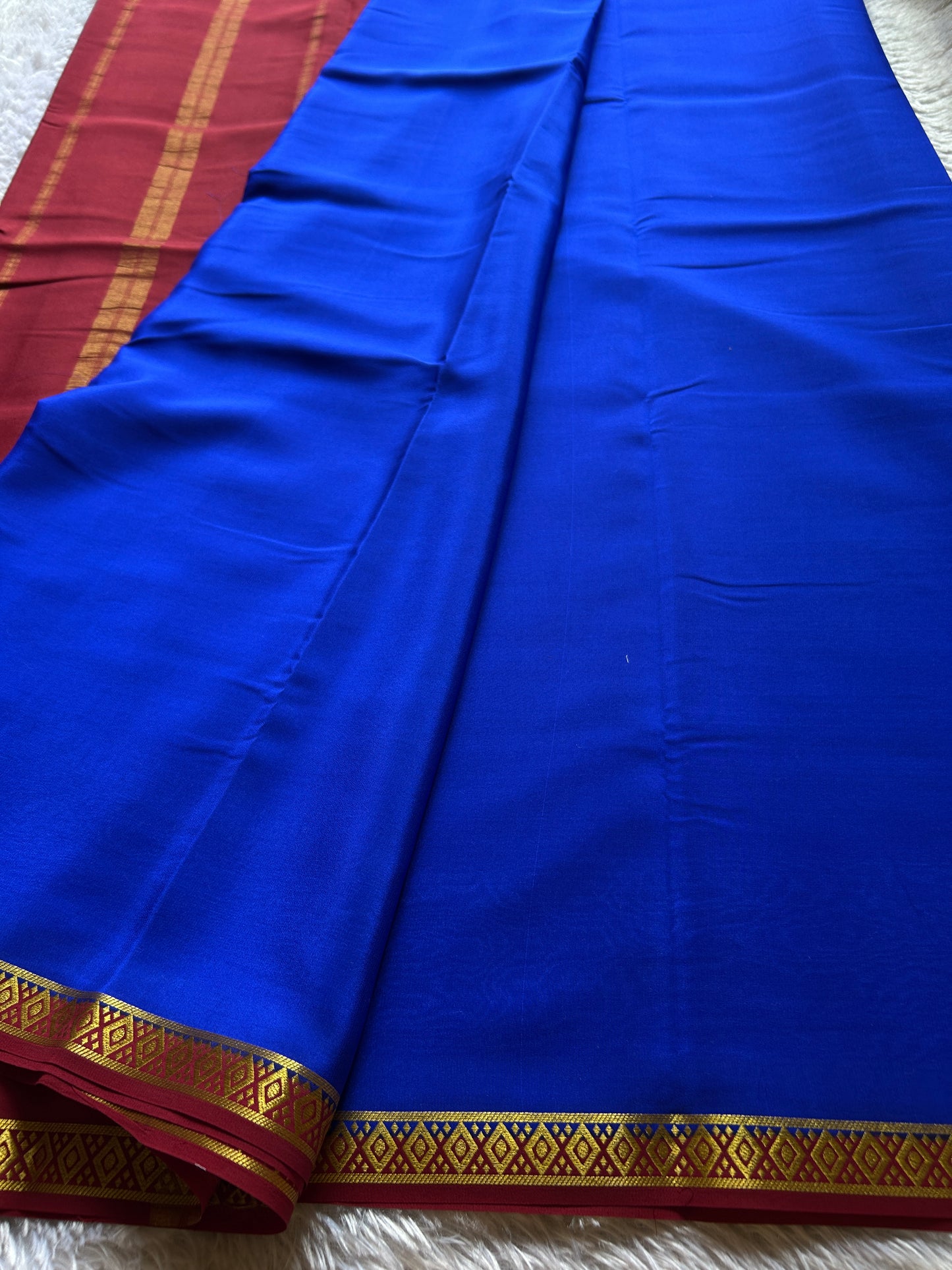 Nikhila (2D) : Royal blue-maroon
