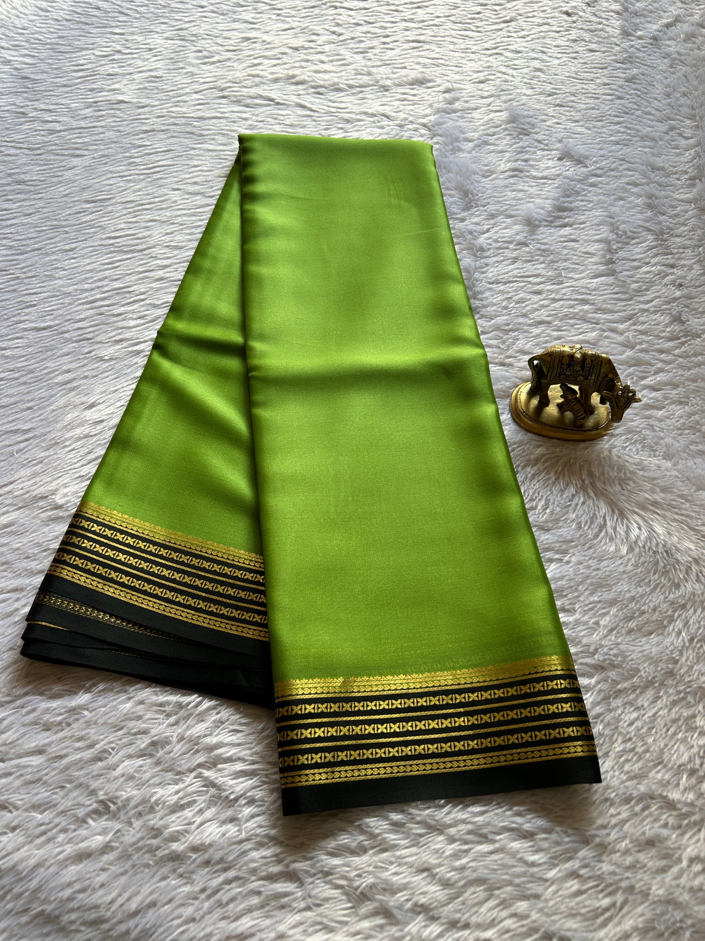Deeksha (2D) : Pista green-black