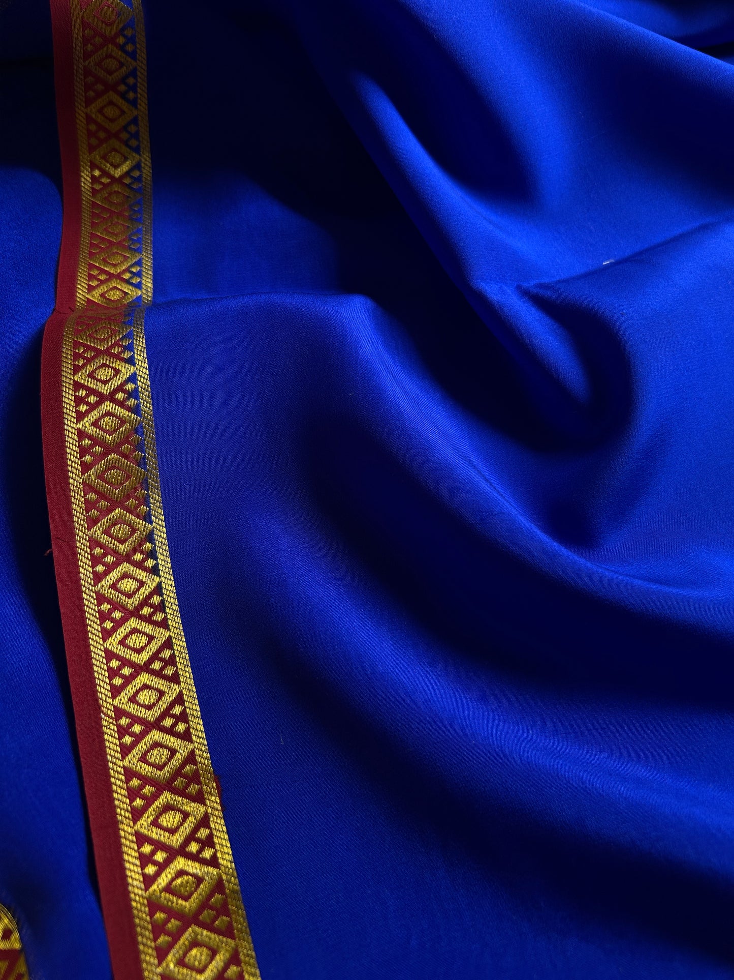 Nikhila (2D) : Royal blue-maroon