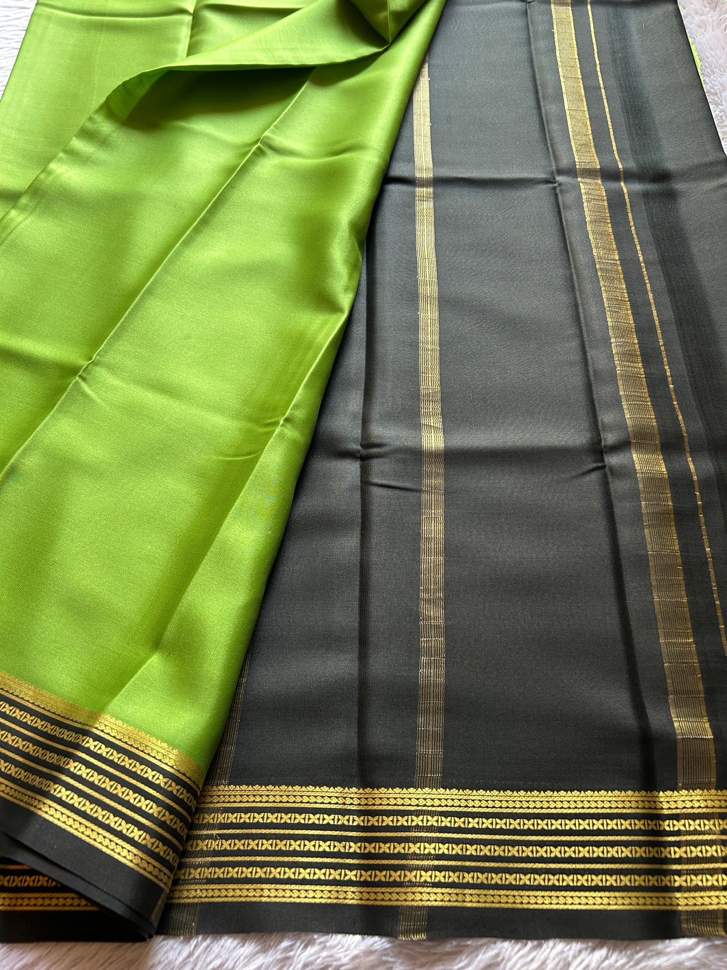 Deeksha (2D) : Pista green-black