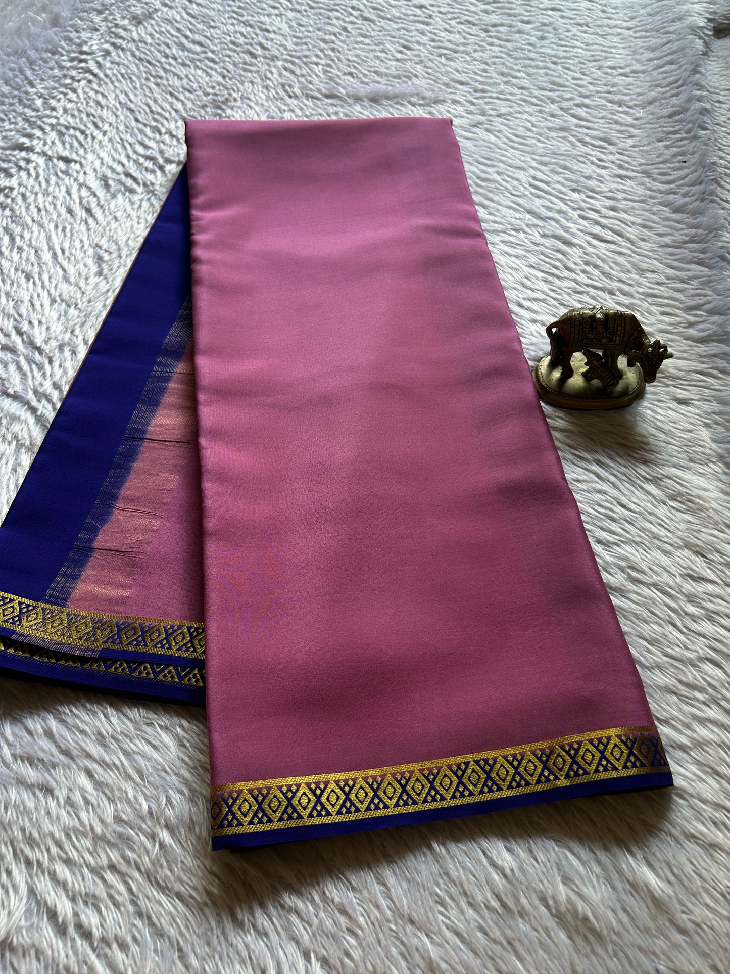 Nikhila (2D) : Onion pink-navy blue