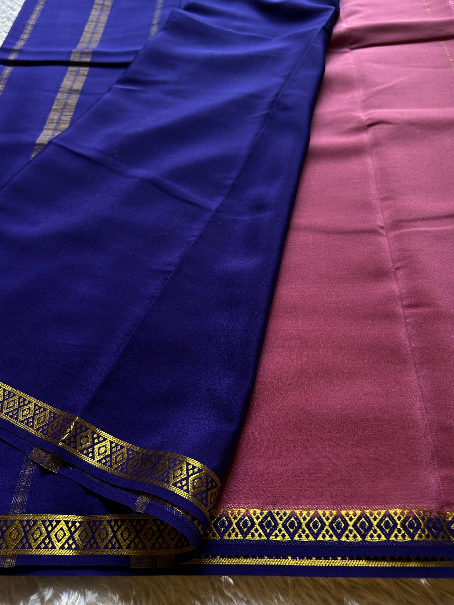 Nikhila (2D) : Onion pink-navy blue