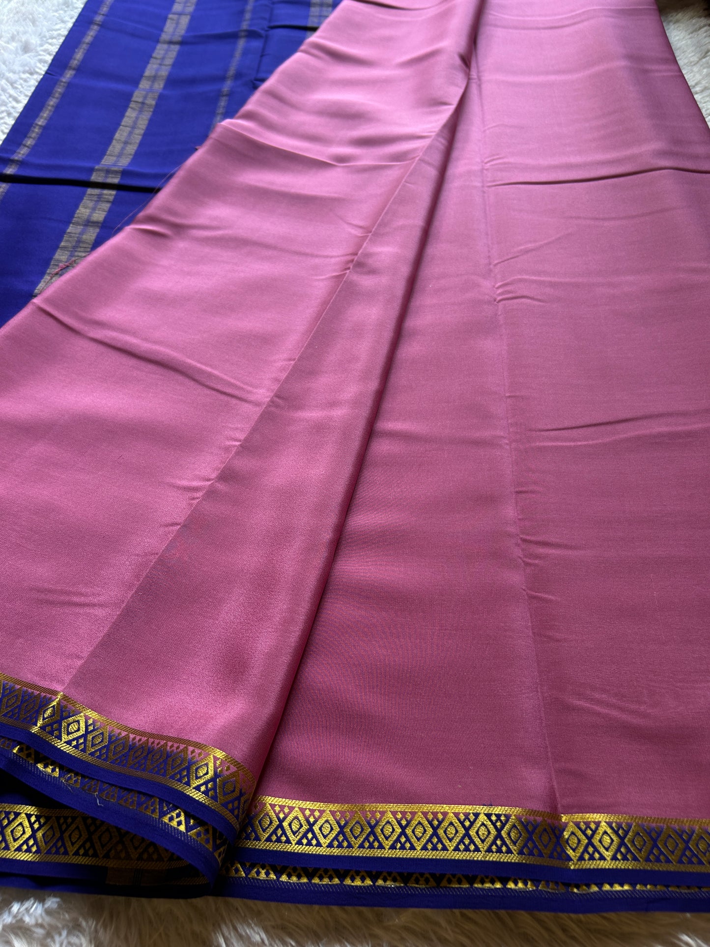 Nikhila (2D) : Onion pink-navy blue