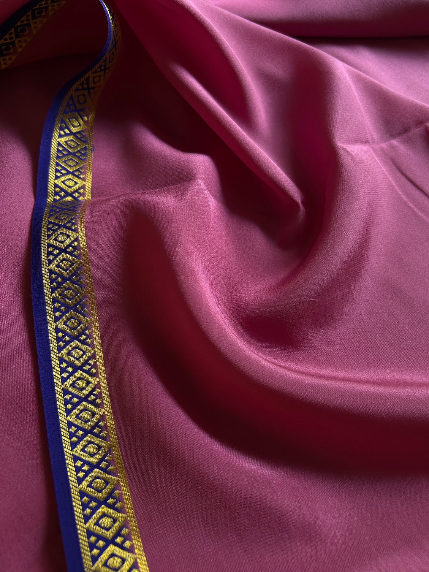 Nikhila (2D) : Onion pink-navy blue