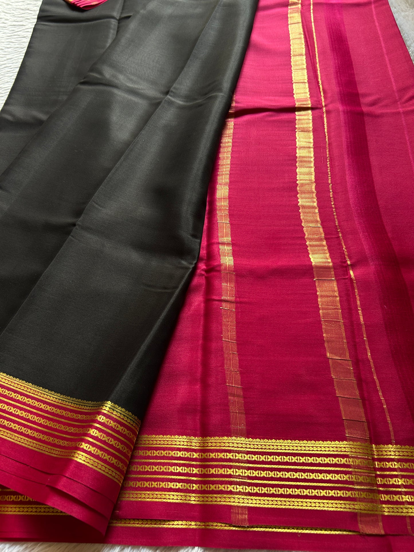 Deeksha (2D) : Black-pink