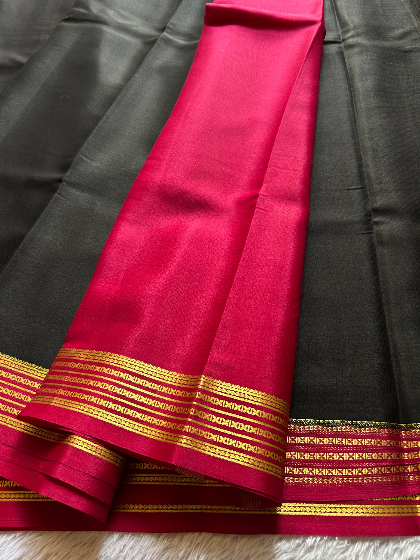 Deeksha (2D) : Black-pink