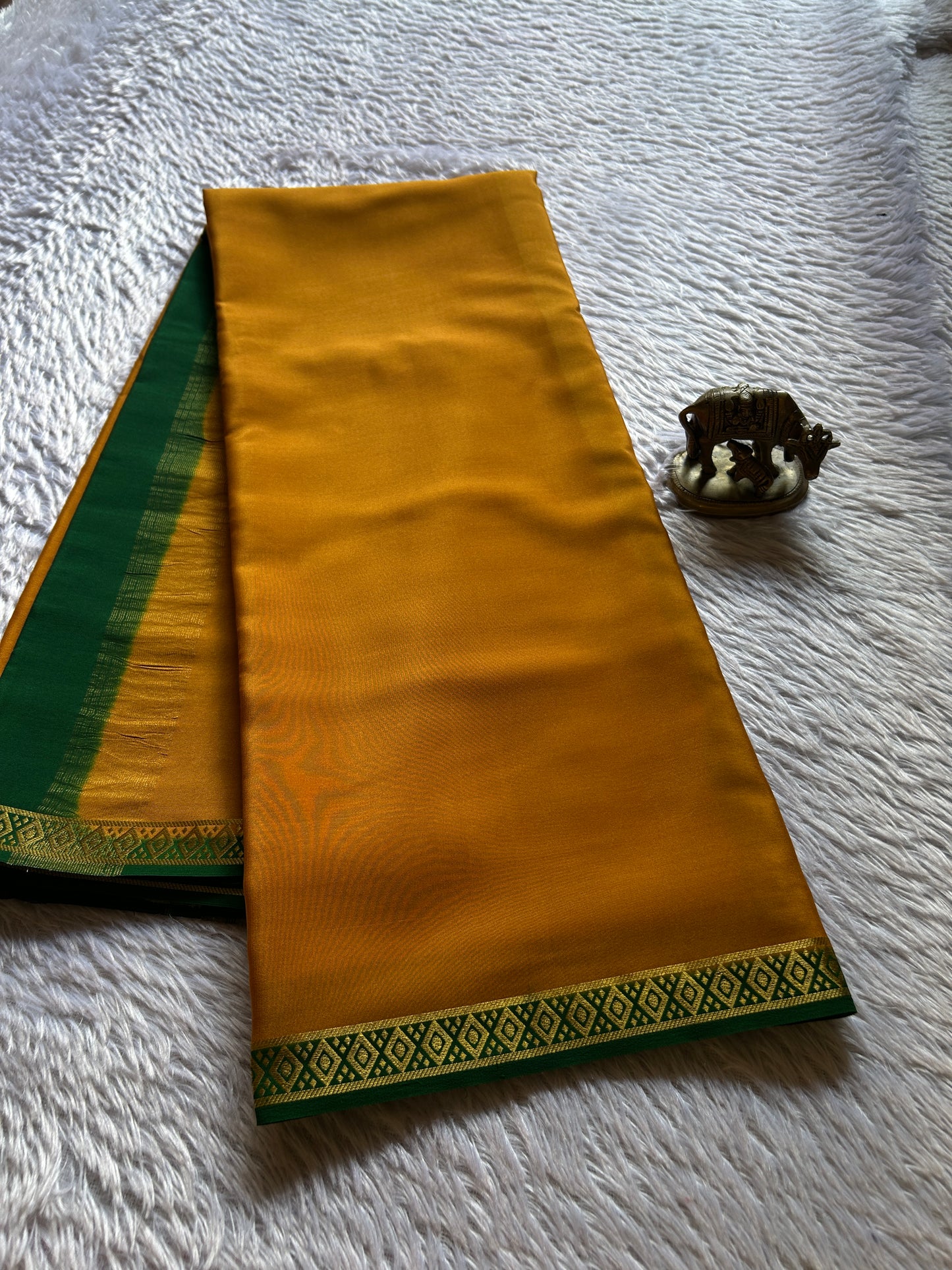Nikhila (2D) : Golden yellow-bottle green