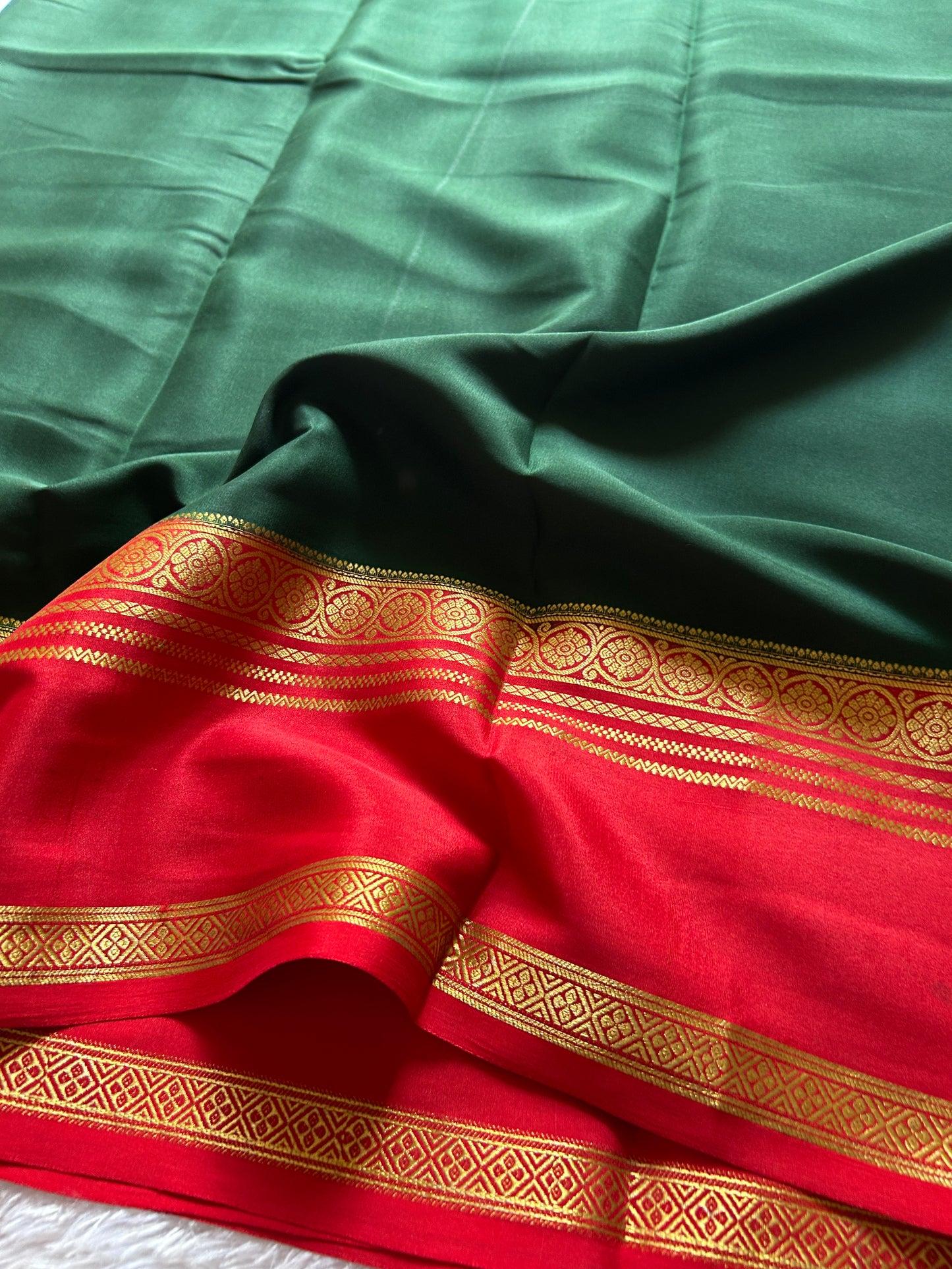 Daamini (2D): Bottle green-red